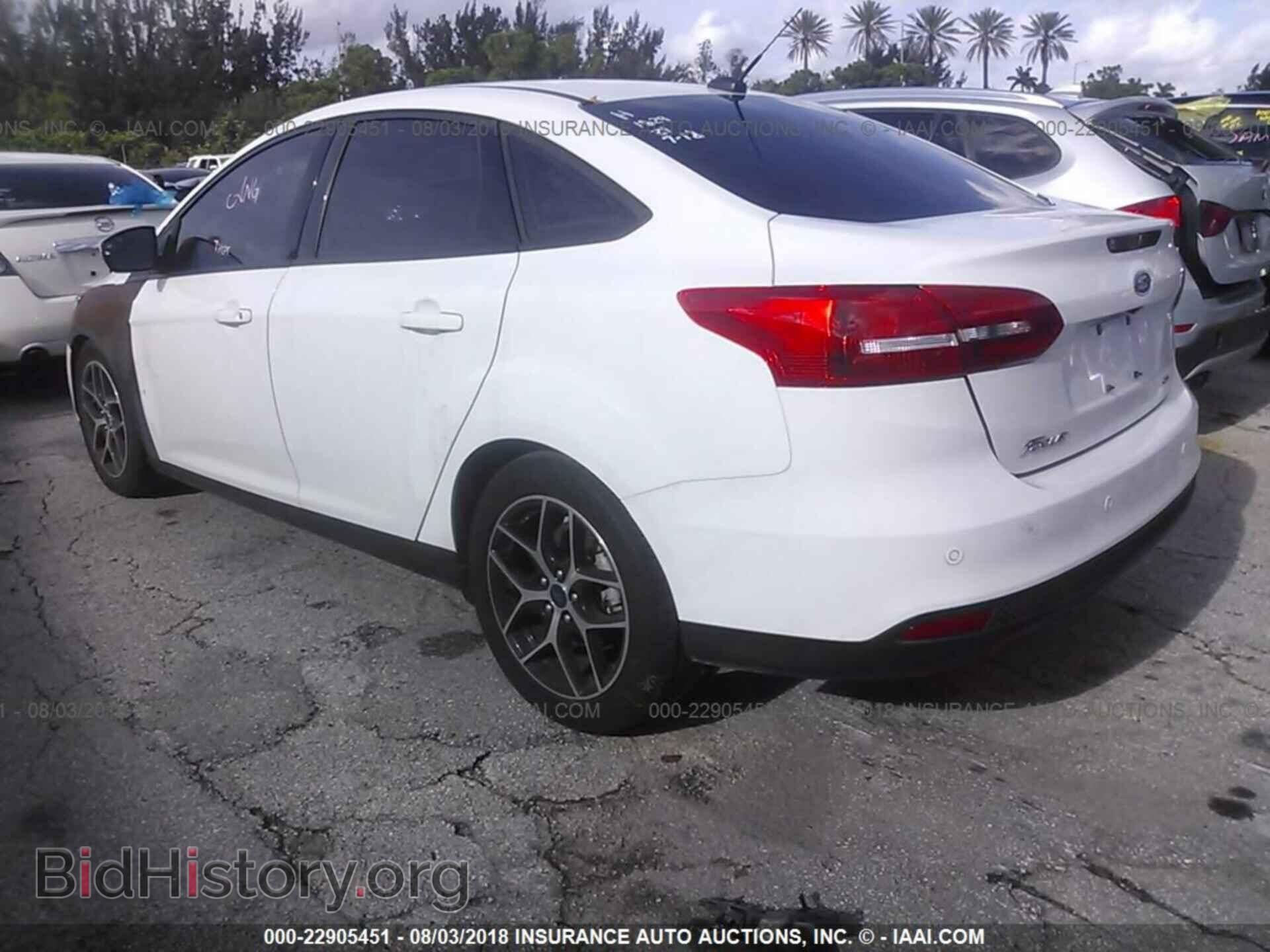 2017 Ford Focus - VIN: 1FADP3H23HL241829 - Photo 3
