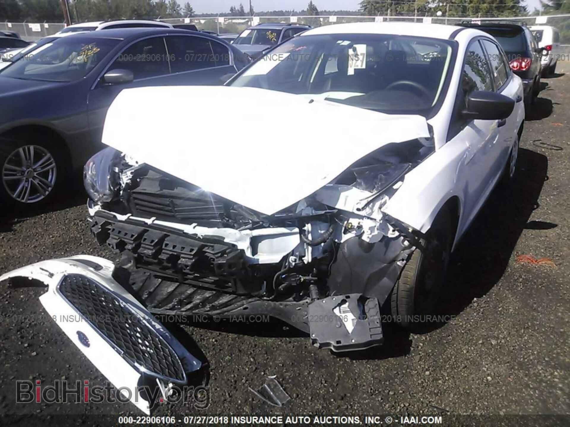 2016 Ford Focus - VIN: 1FADP3E20GL406299 - Photo 2