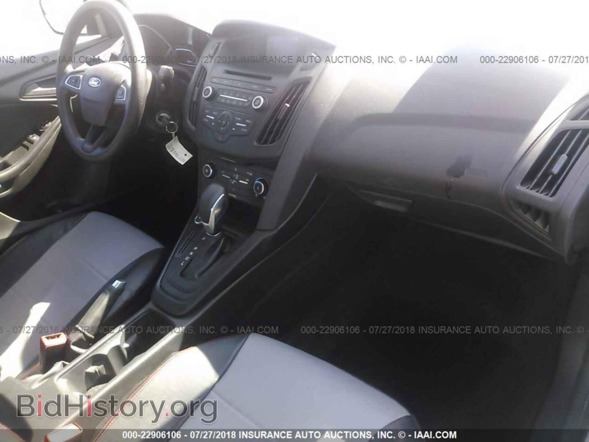 2016 Ford Focus - VIN: 1FADP3E20GL406299 - Photo 5