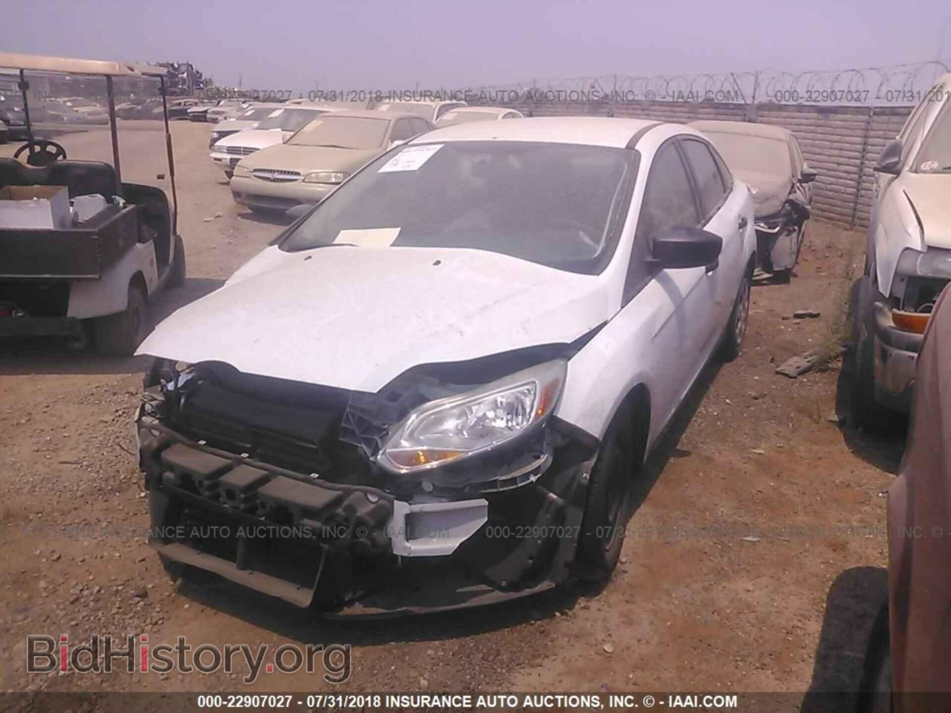 2014 Ford Focus - VIN: 1FADP3E28EL462701 - Фото 2
