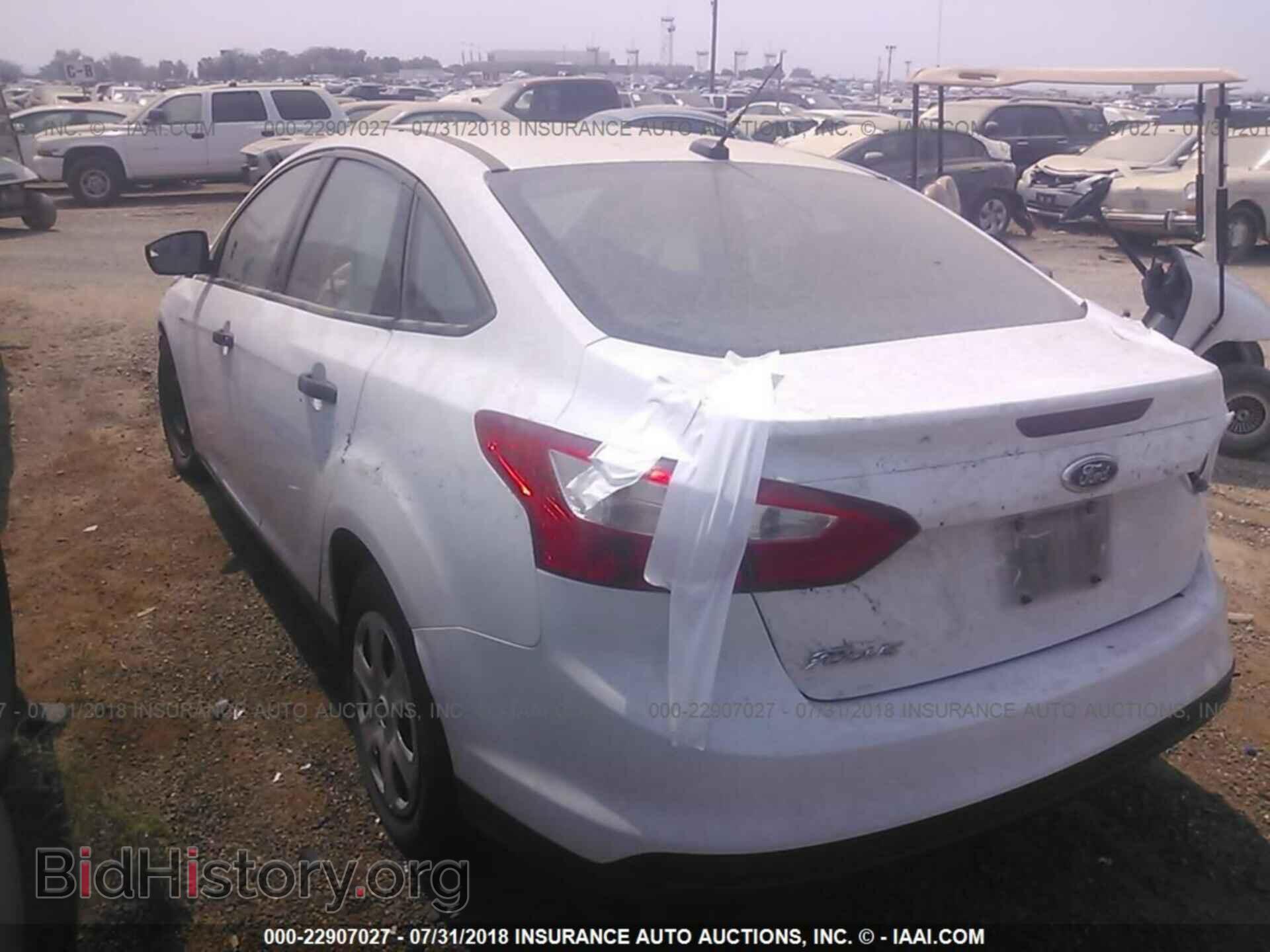 2014 Ford Focus - VIN: 1FADP3E28EL462701 - Фото 3