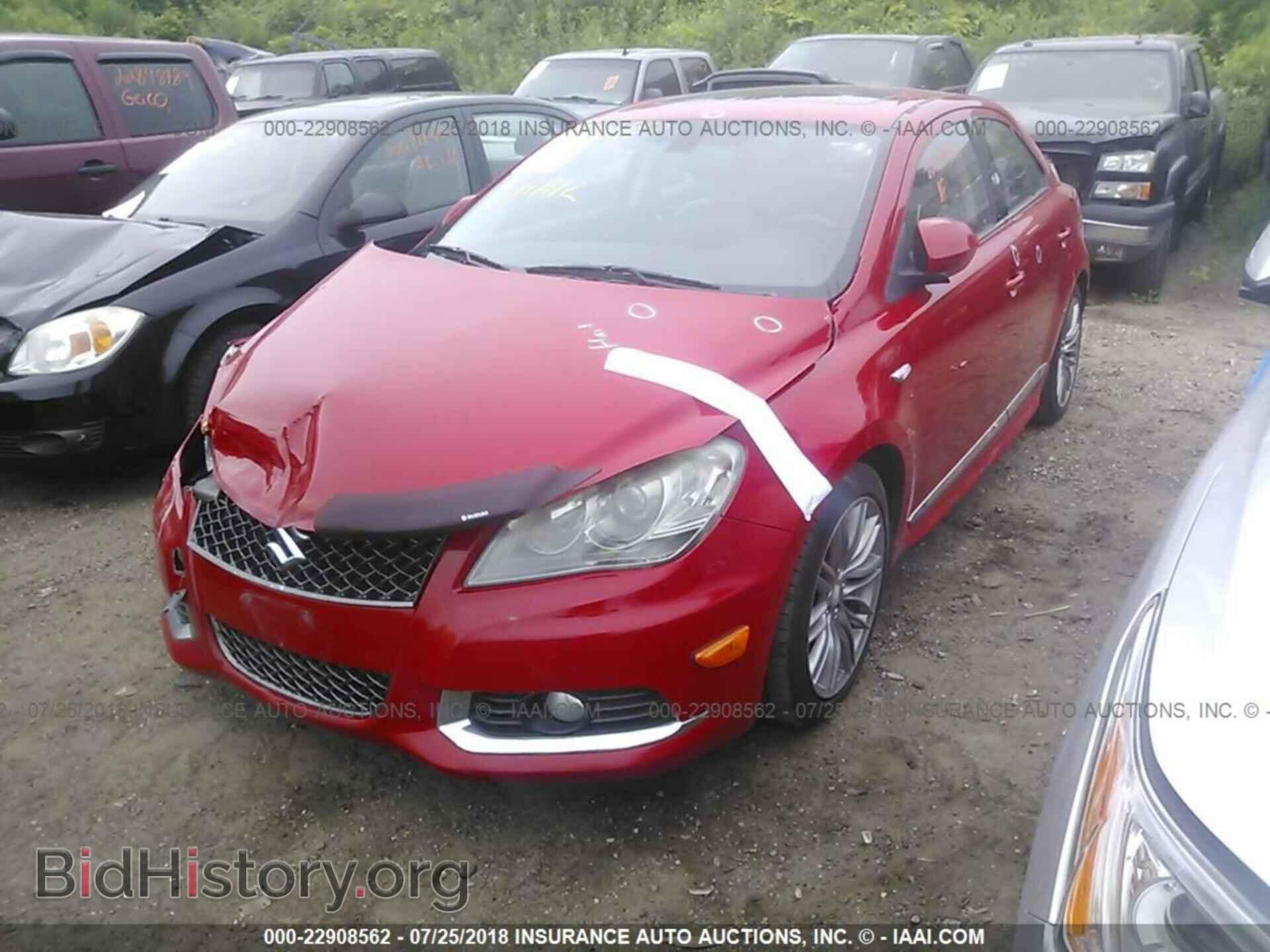 2011 Suzuki Kizashi - VIN: JS2RF9A81B6110351 - Photo 2