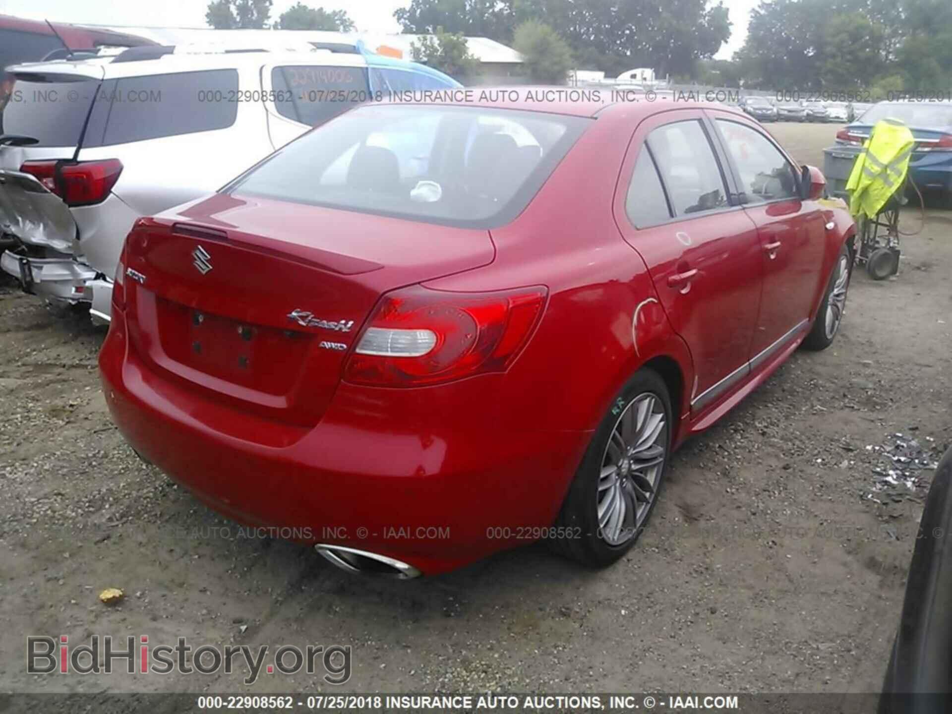 2011 Suzuki Kizashi - VIN: JS2RF9A81B6110351 - Photo 4