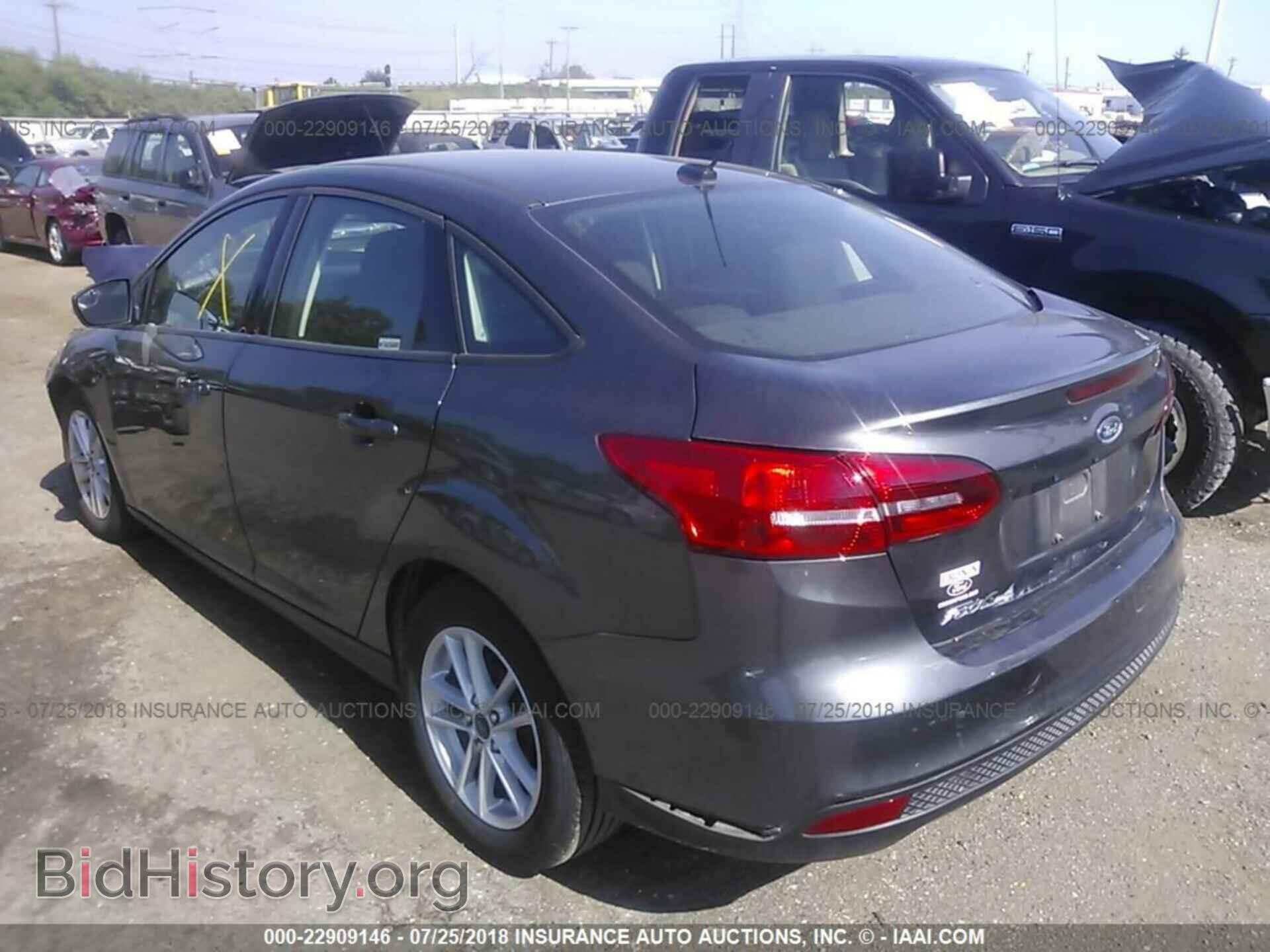 2017 Ford Focus - VIN: 1FADP3F23HL270430 - Photo 3