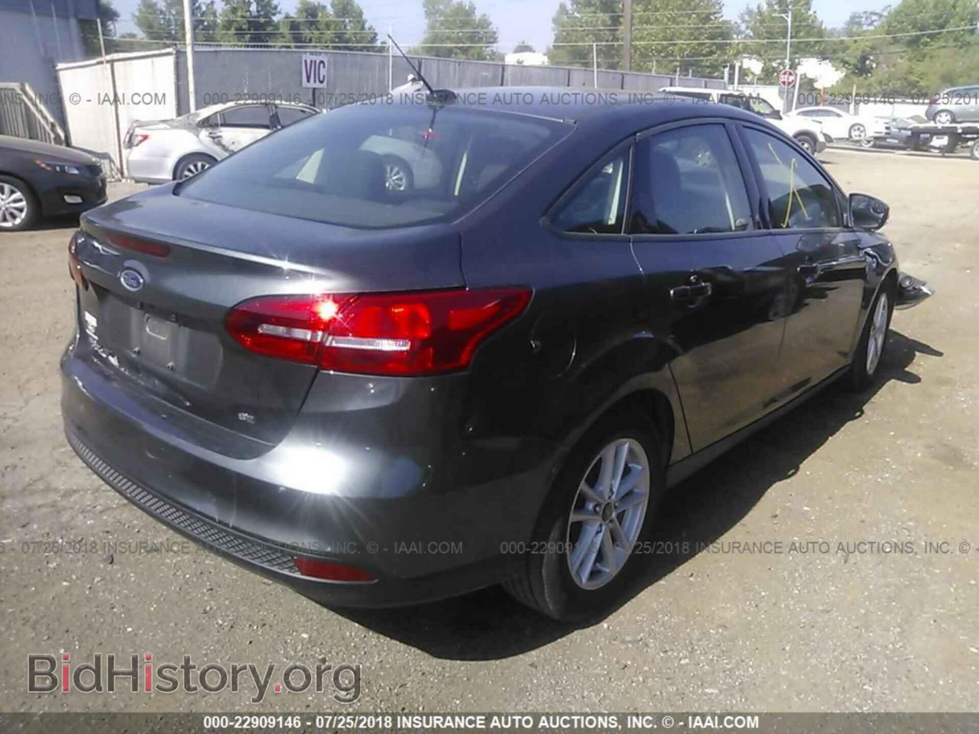 2017 Ford Focus - VIN: 1FADP3F23HL270430 - Photo 4