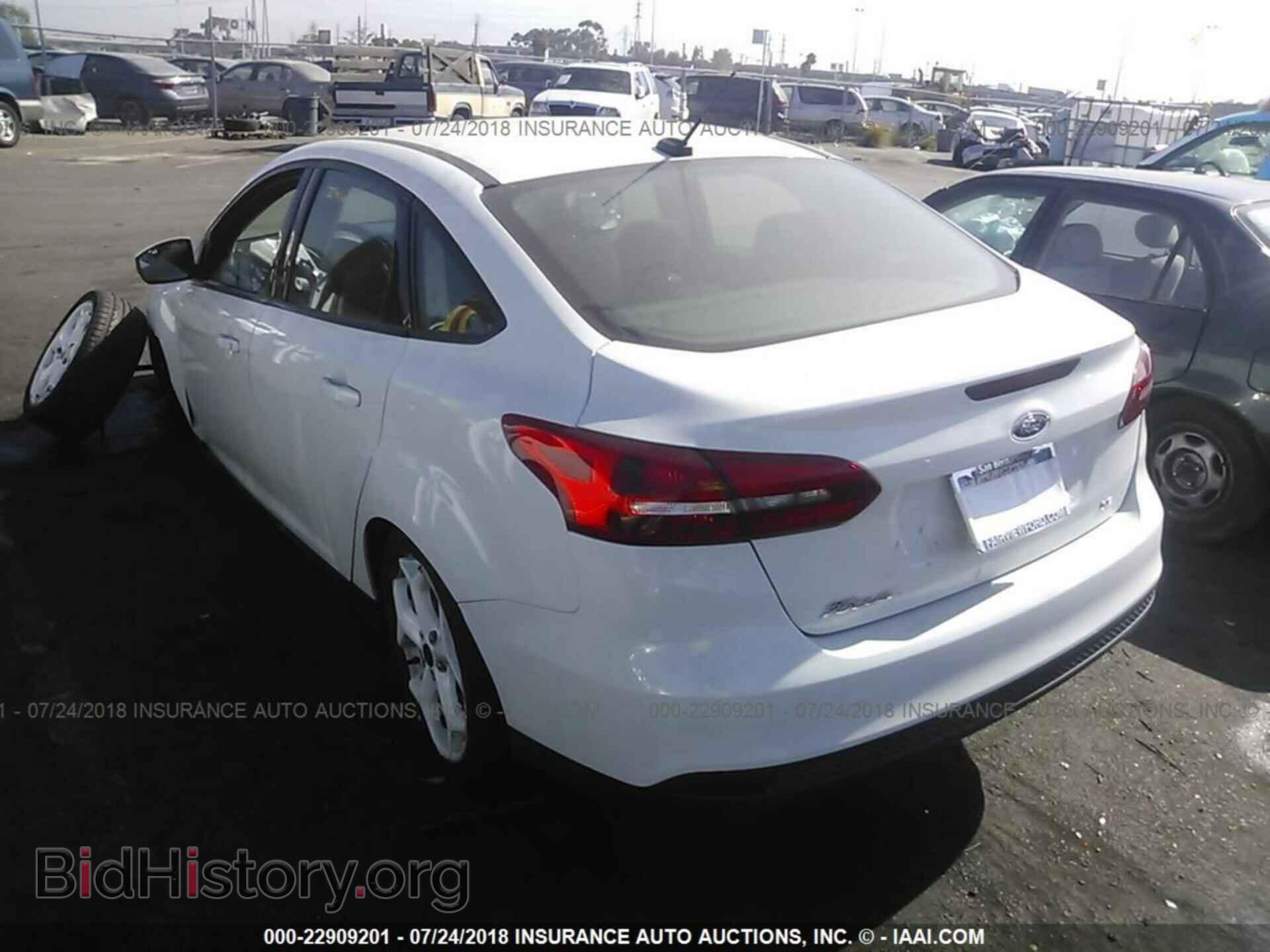2016 Ford Focus - VIN: 1FADP3F24GL277191 - Фото 3