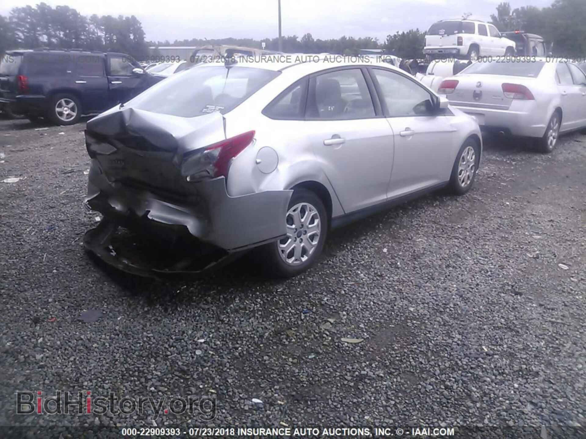 2012 Ford Focus - VIN: 1FAHP3F28CL195606 - Photo 4