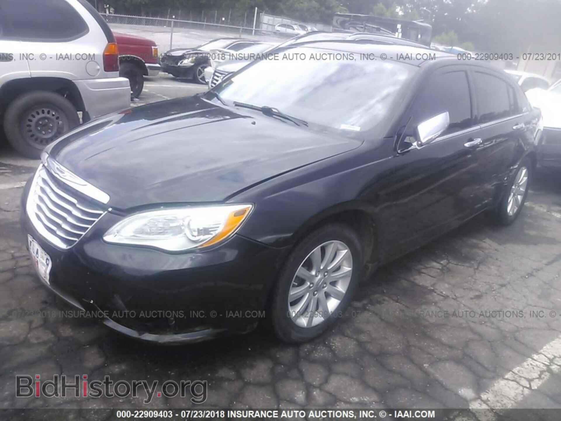 2013 Chrysler 200 - VIN: 1C3CCBCGXDN585806 - Фото 2