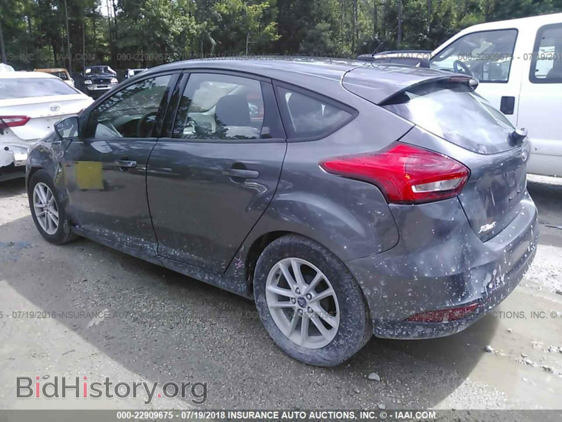 2018 Ford Focus - VIN: 1FADP3K2XJL262076 - Фото 3