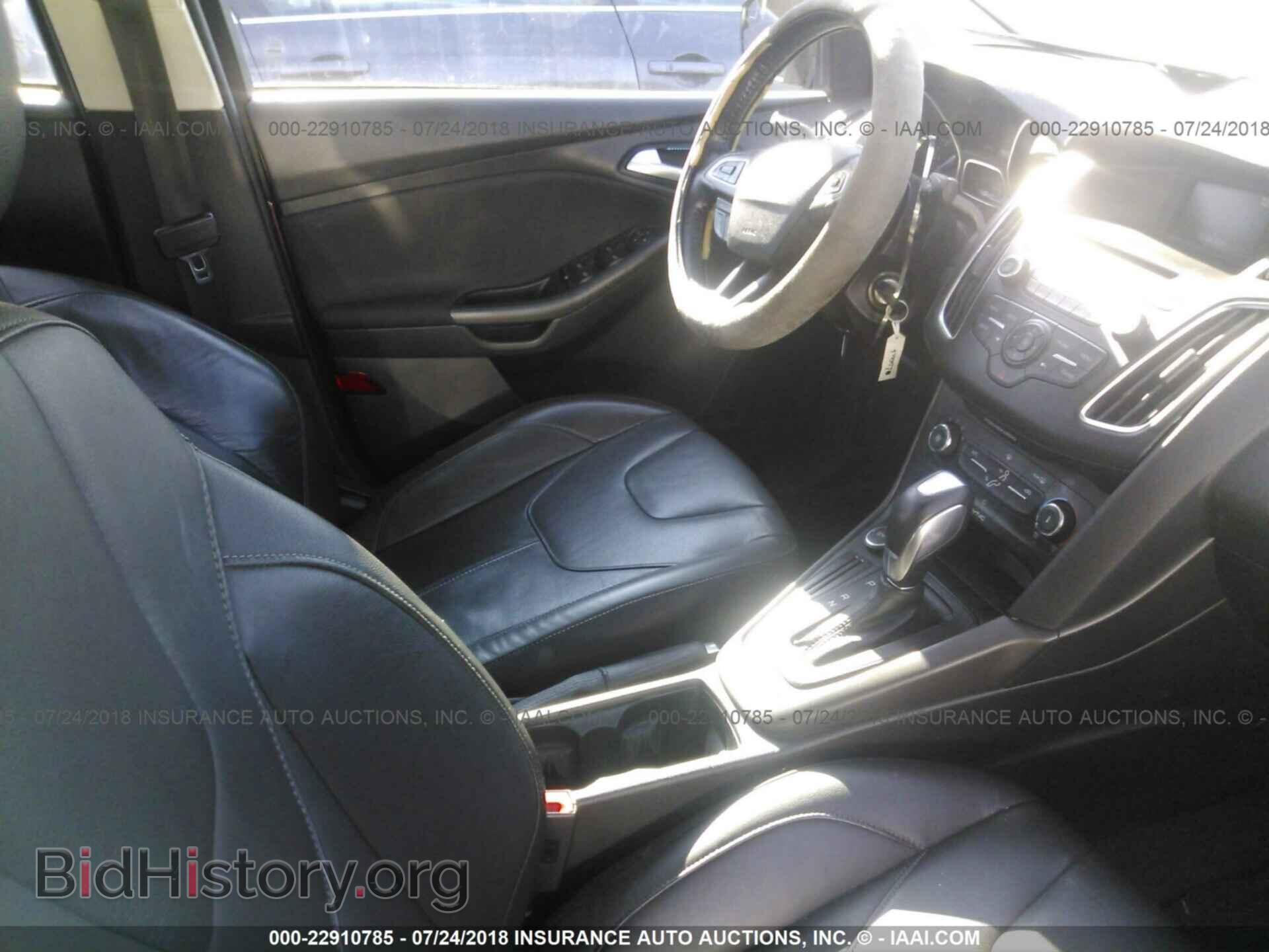 2015 Ford Focus - VIN: 1FADP3F28FL302933 - Photo 5