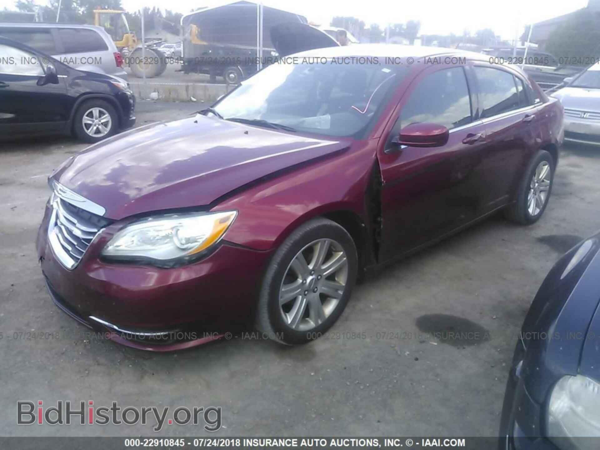 2013 Chrysler 200 - VIN: 1C3CCBAB2DN647125 - Photo 2