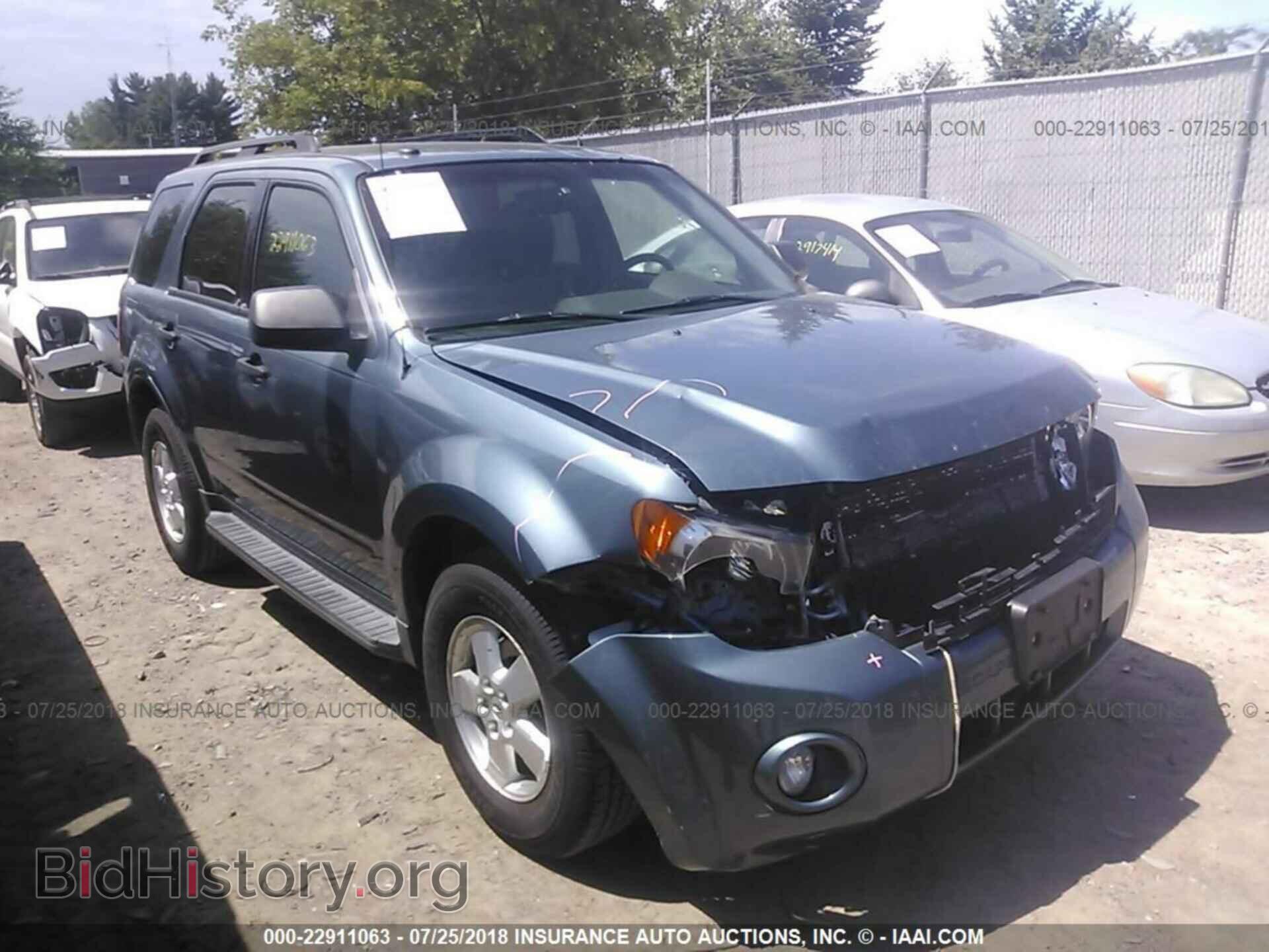 Photo 1FMCU0D73BKA94435 - Ford Escape 2011