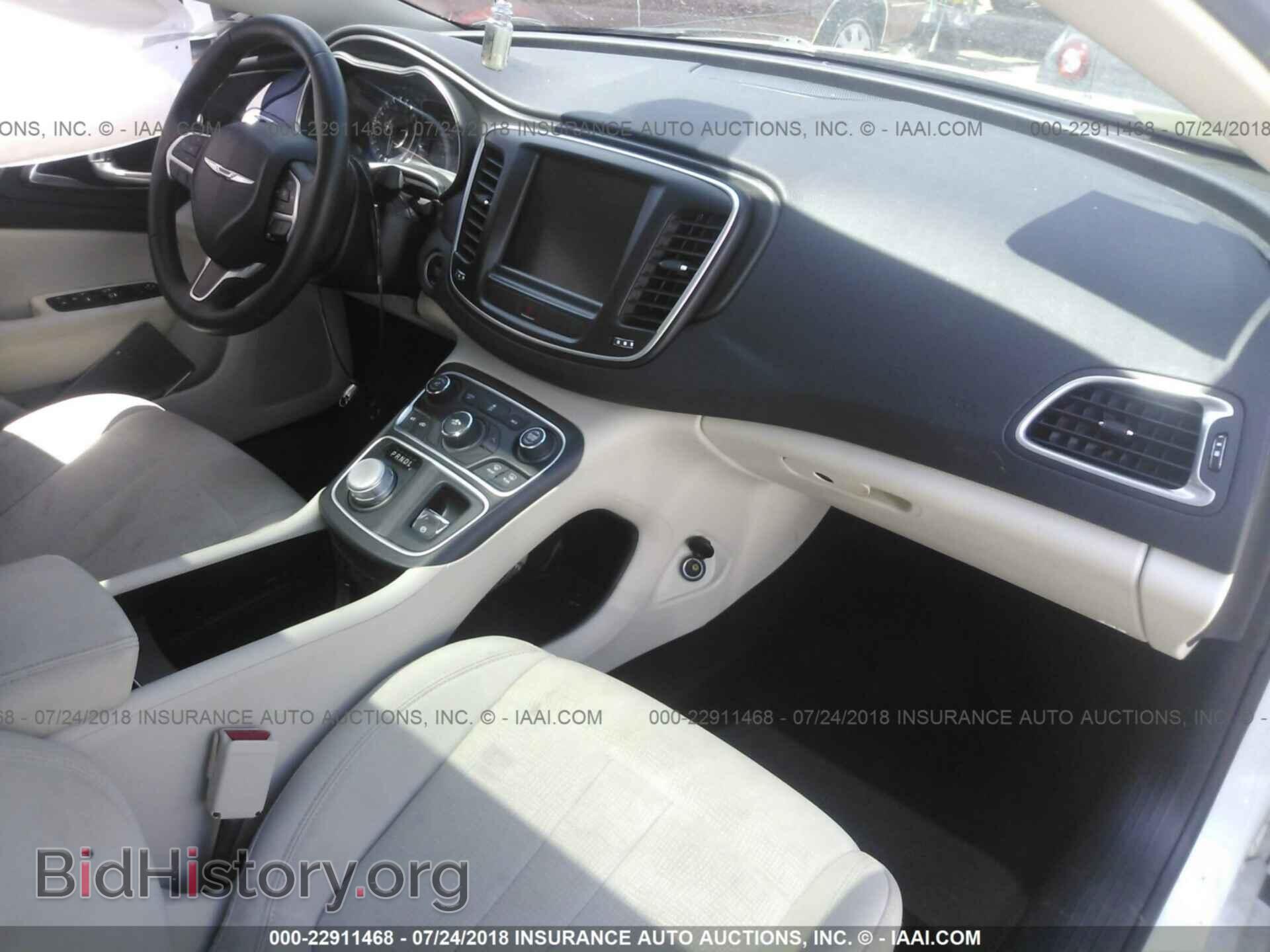 2016 Chrysler 200 - VIN: 1C3CCCABXGN150009 - Photo 5