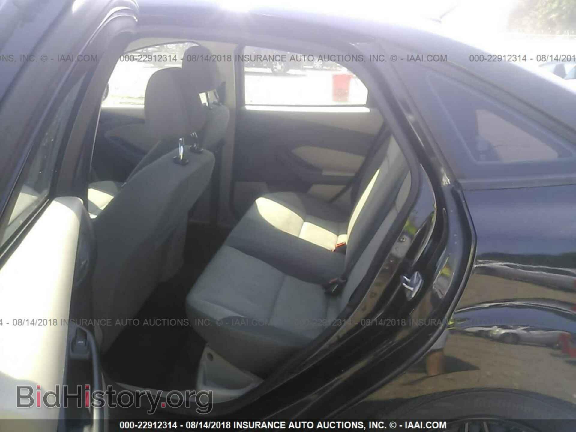 2012 Ford Focus - VIN: 1FAHP3F2XCL131518 - Photo 8