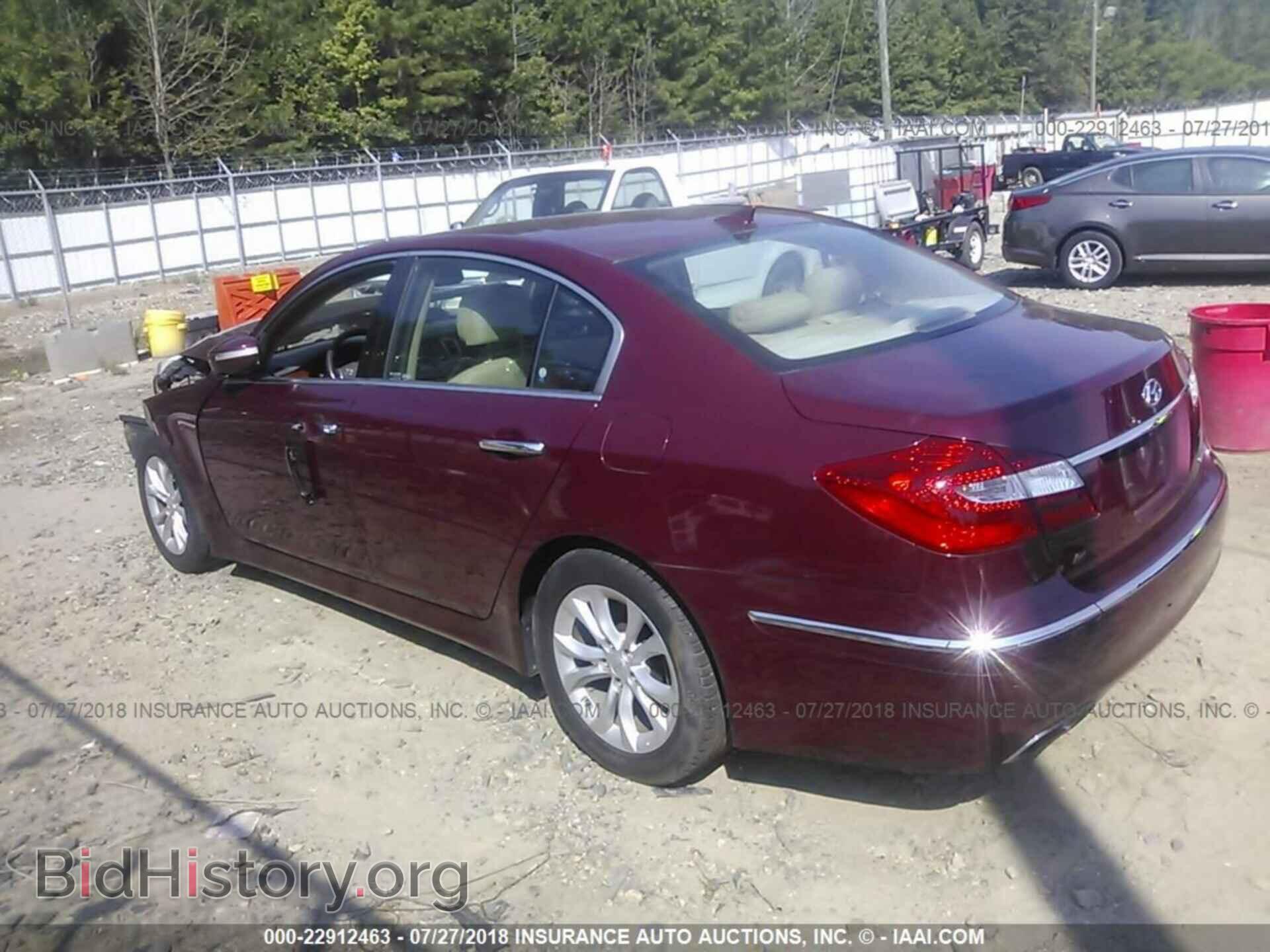 2012 Hyundai Genesis - VIN: KMHGC4DD7CU204085 - Фото 3