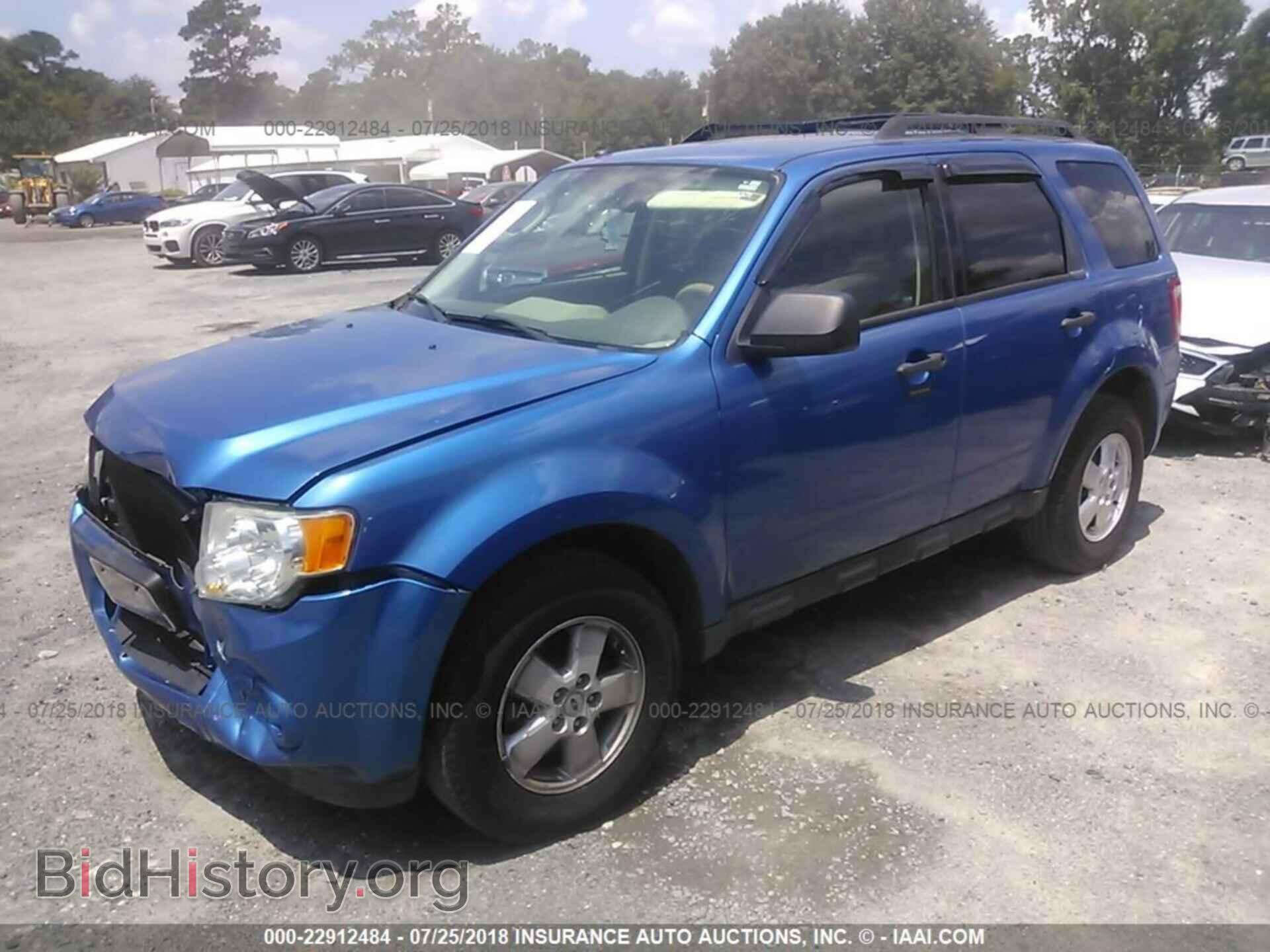 2011 Ford Escape - VIN: 1FMCU0D70BKA25251 - Photo 2