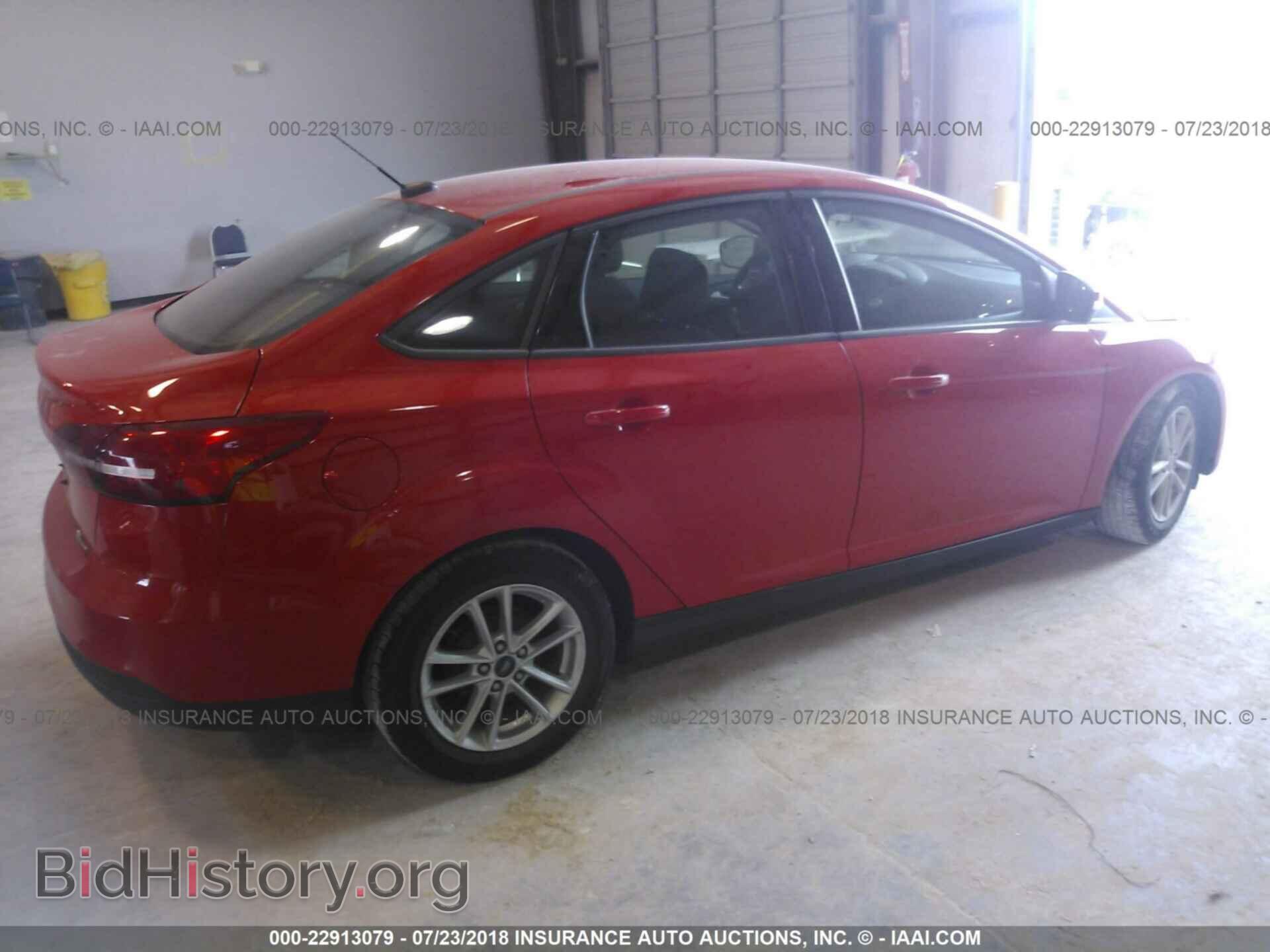 2016 Ford Focus - VIN: 1FADP3F22GL290845 - Photo 4
