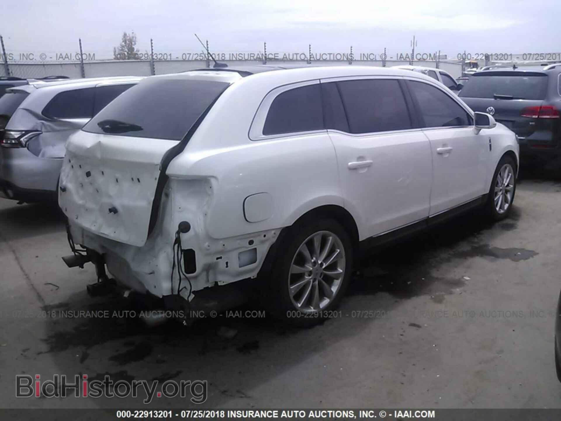 2012 Lincoln Mkt - VIN: 2LMHJ5AT9CBL52003 - Photo 4
