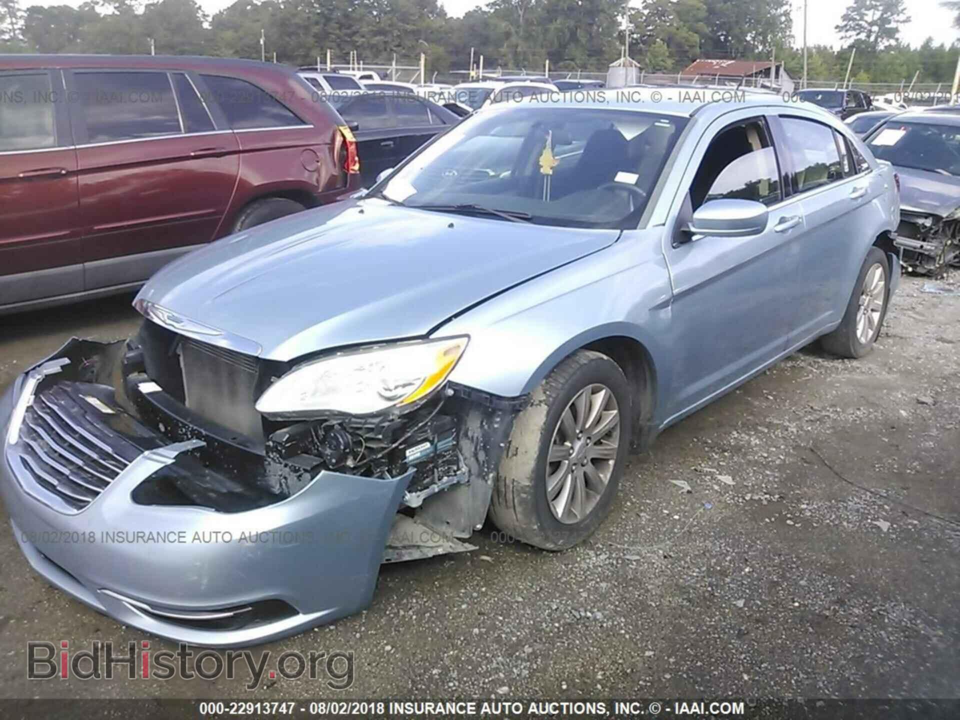 2013 Chrysler 200 - VIN: 1C3CCBBB4DN542438 - Фото 2