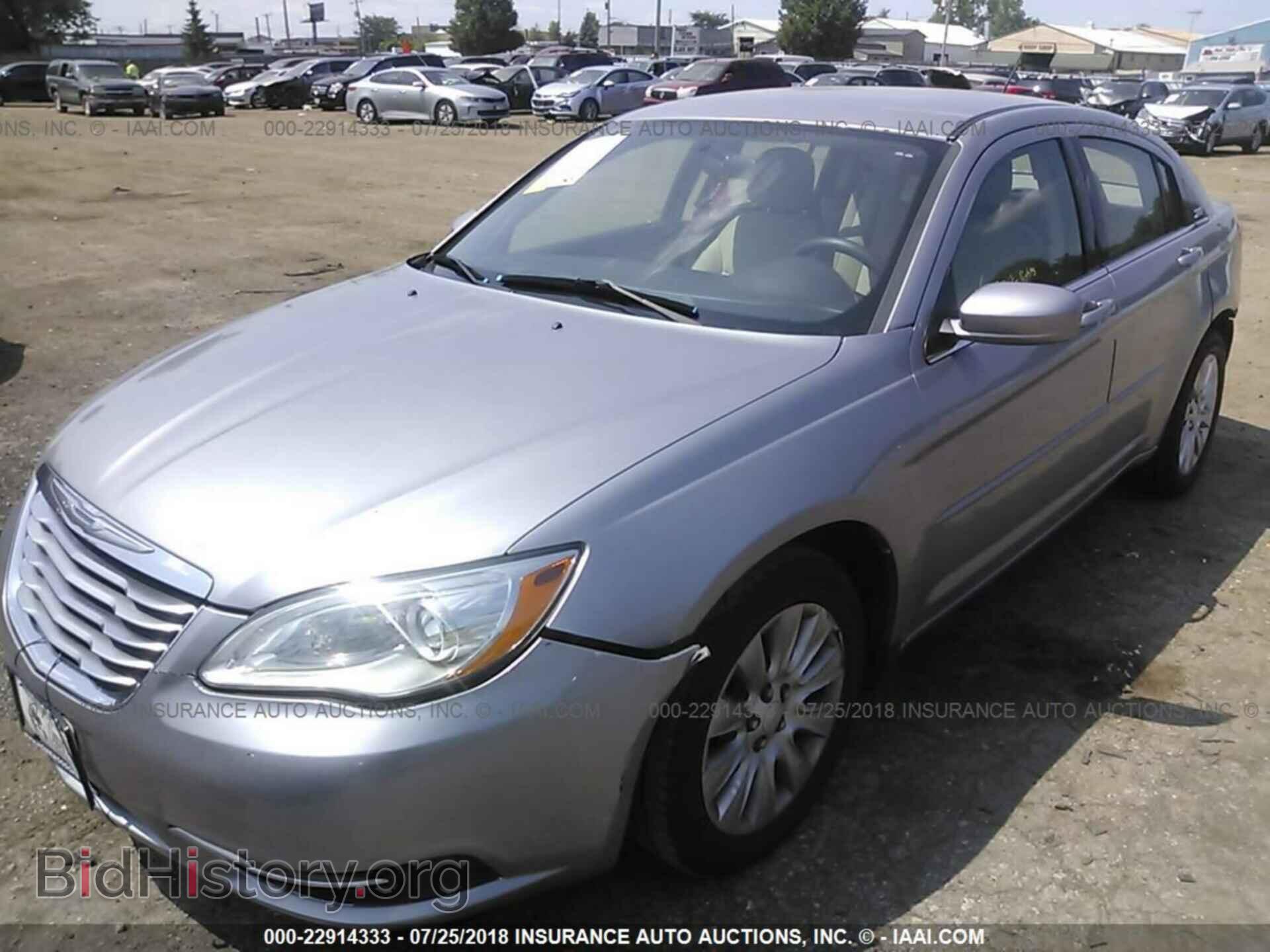 2013 Chrysler 200 - VIN: 1C3CCBAB4DN636188 - Photo 2