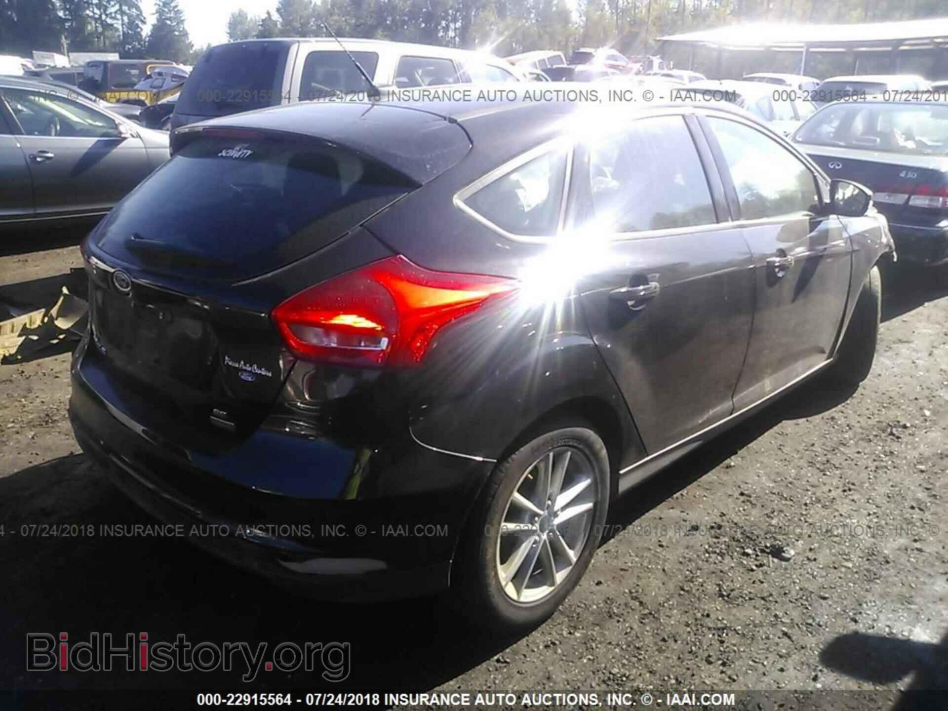 2016 Ford Focus - VIN: 1FADP3KE7GL247165 - Photo 4