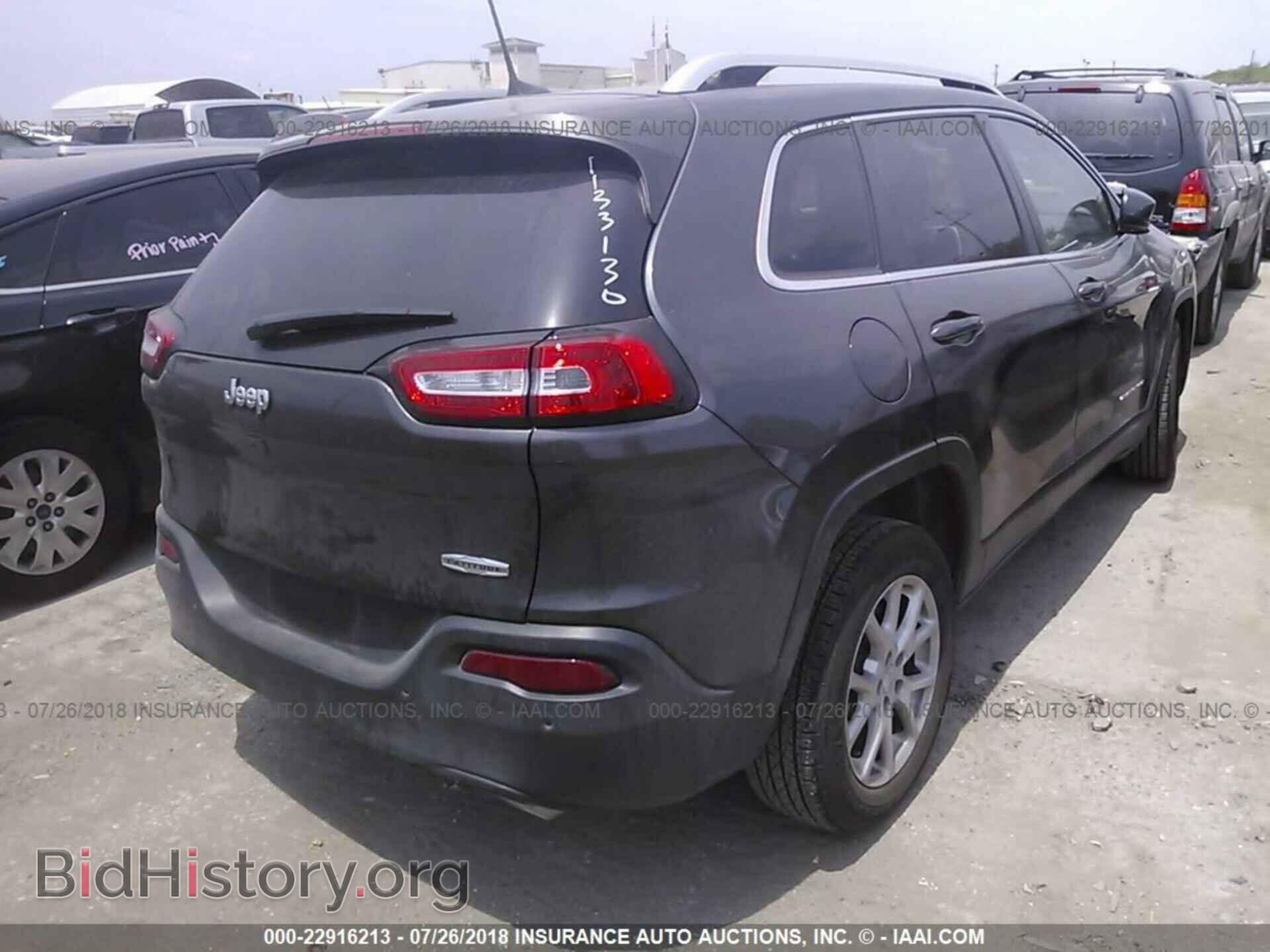 2017 Jeep Cherokee - VIN: 1C4PJLCS0HW572477 - Photo 4