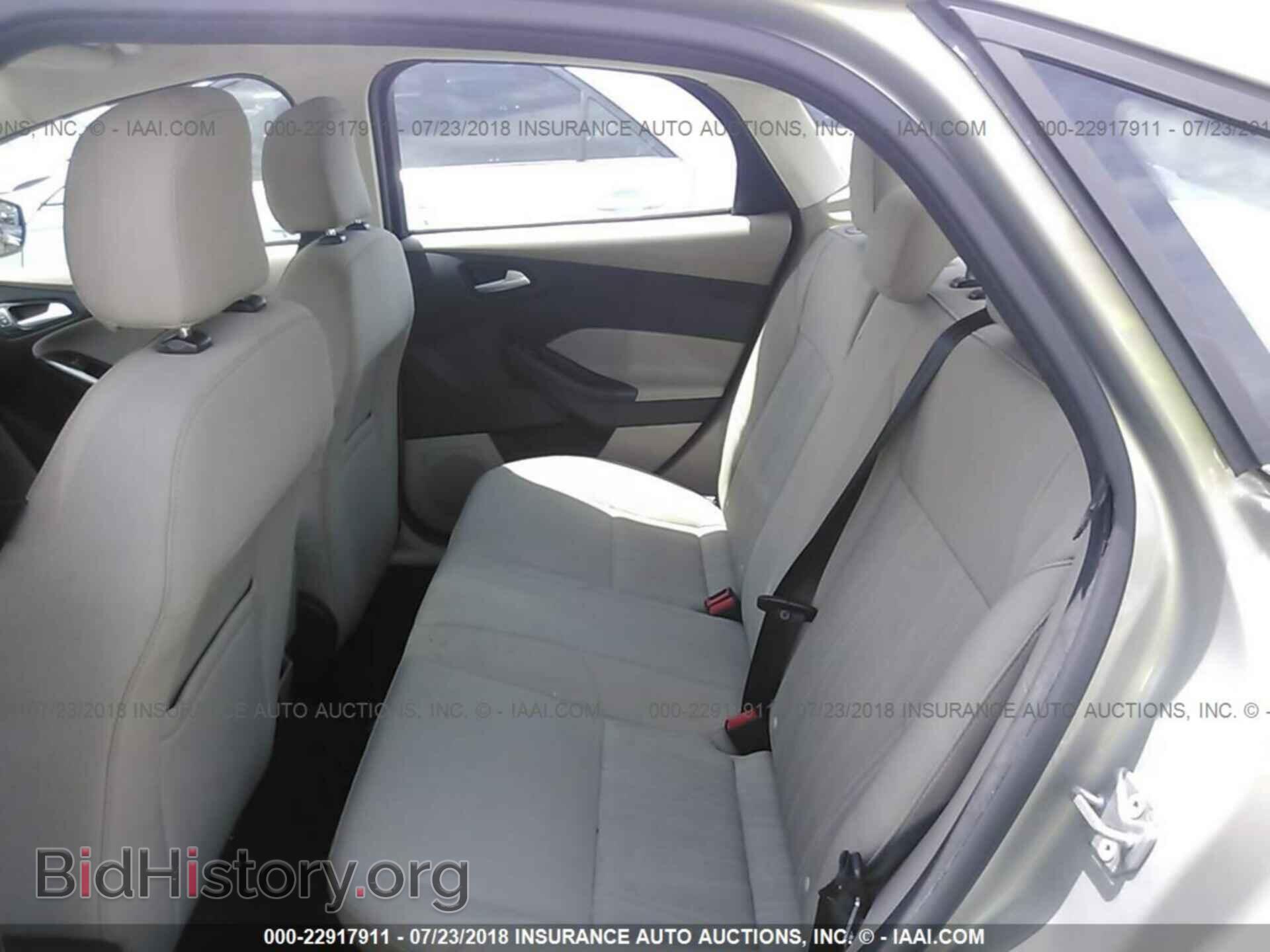 2016 Ford Focus - VIN: 1FADP3F22GL274130 - Photo 8