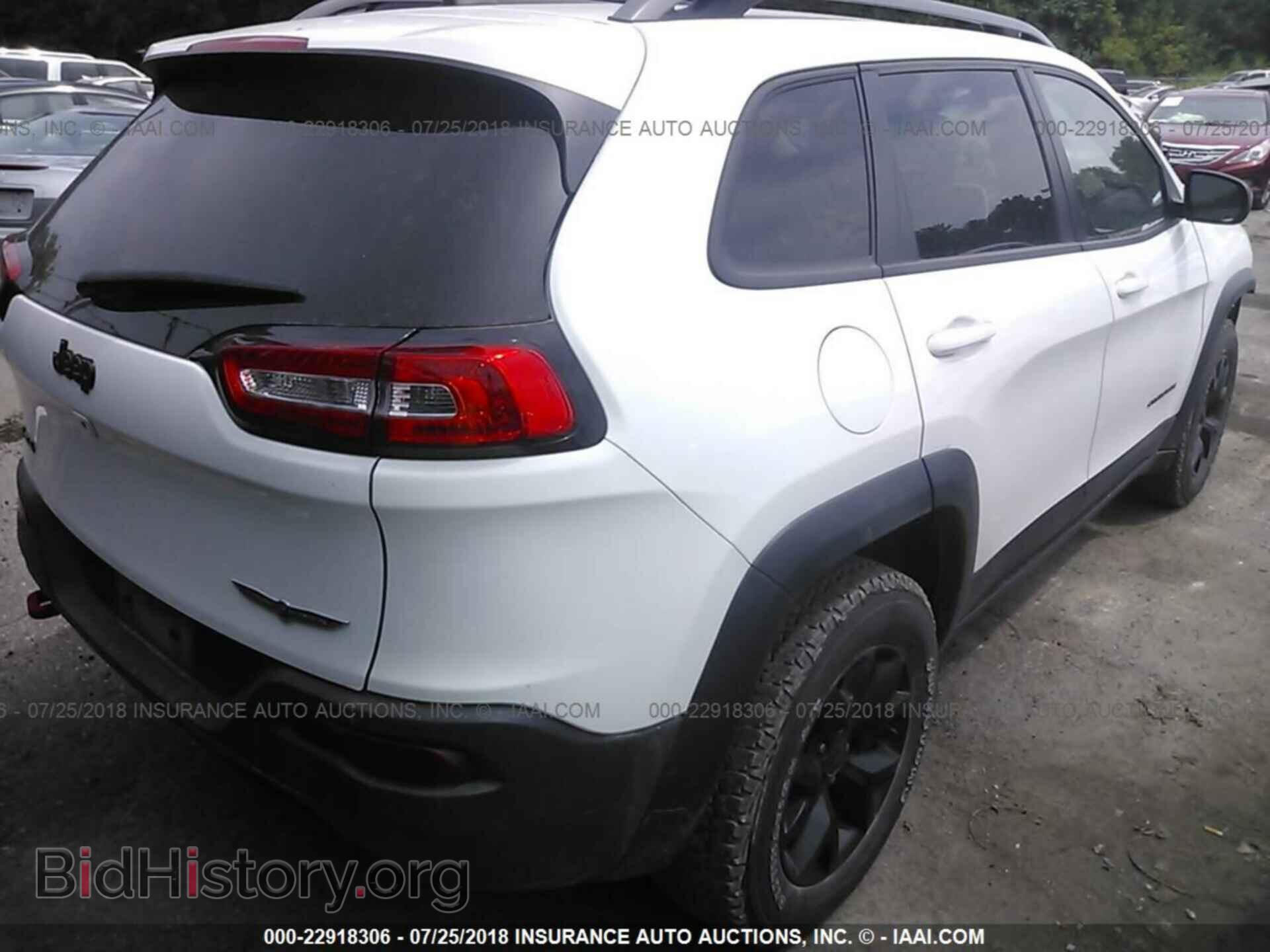 2017 Jeep Cherokee - VIN: 1C4PJMBS8HW501597 - Photo 4