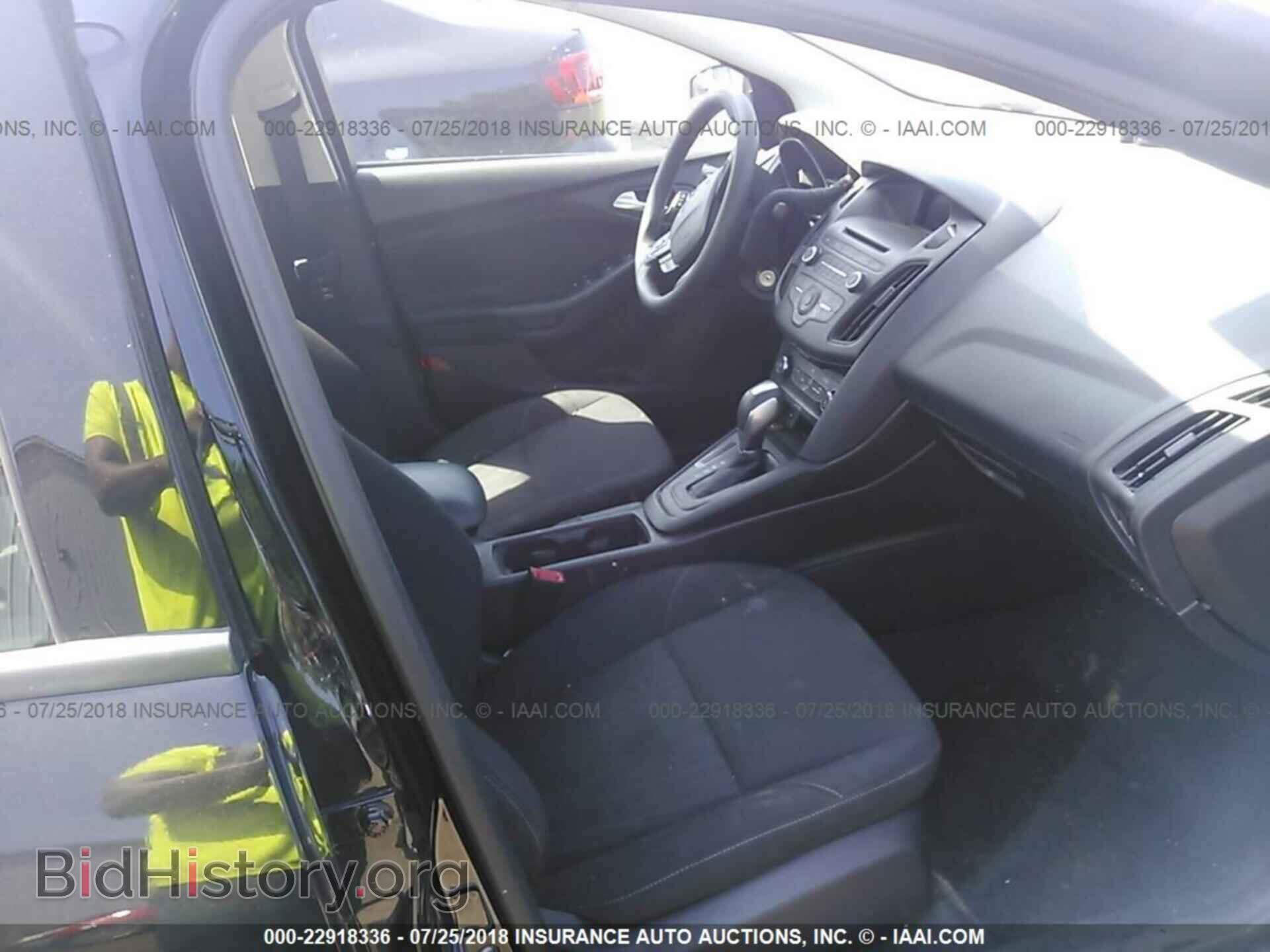 2016 Ford Focus - VIN: 1FADP3F21GL208216 - Photo 5