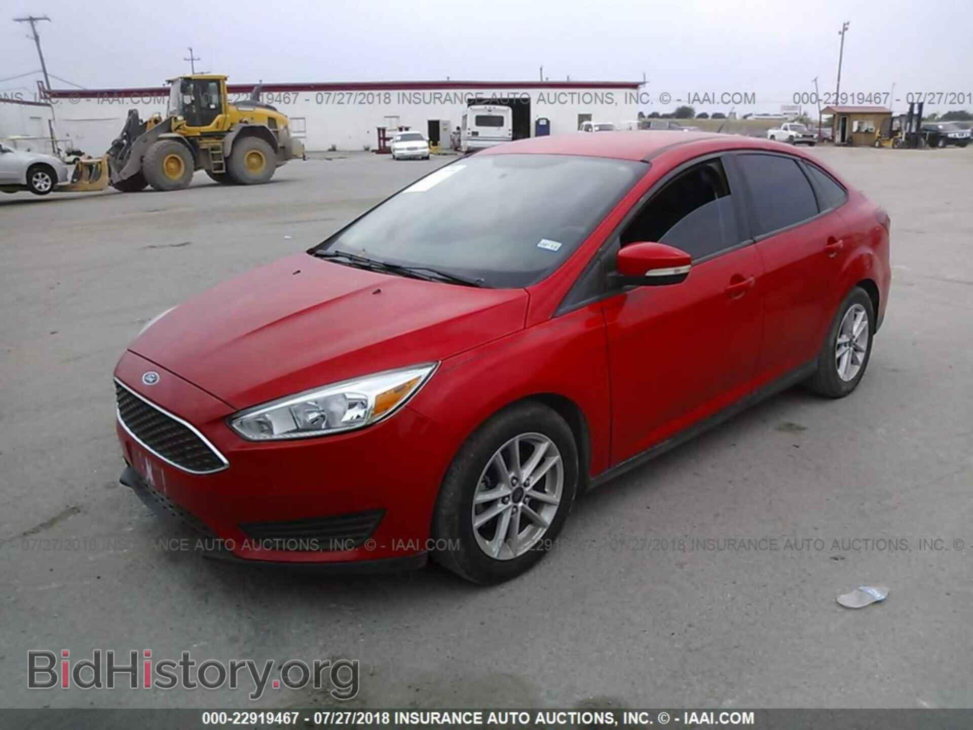 2015 Ford Focus - VIN: 1FADP3F28FL293554 - Photo 2