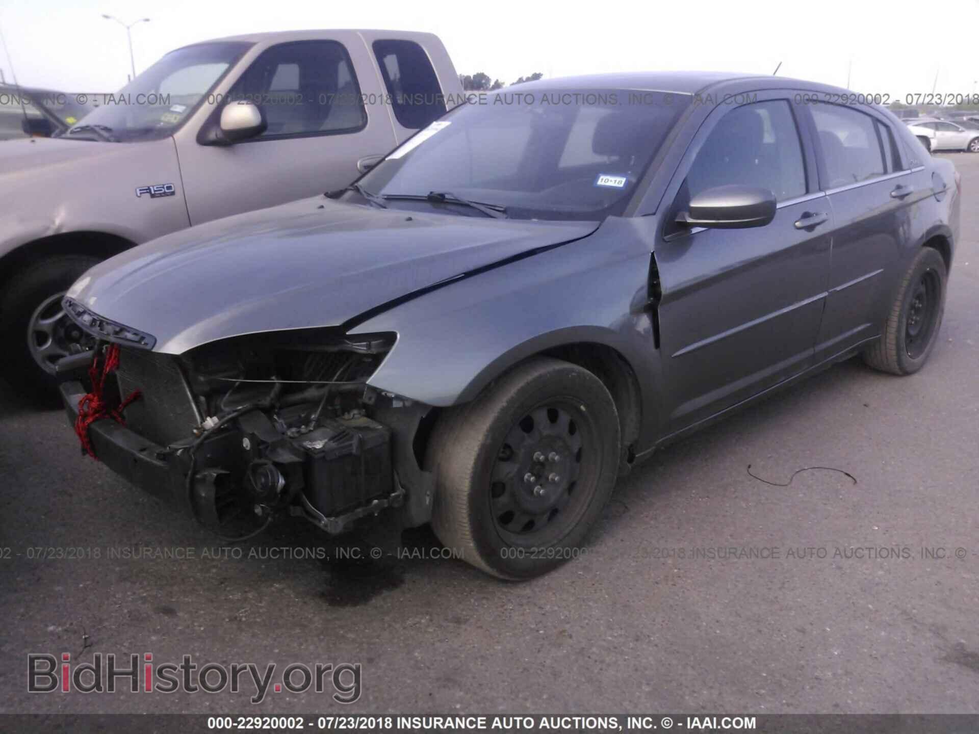 2013 Chrysler 200 - VIN: 1C3CCBAB4DN636045 - Фото 2