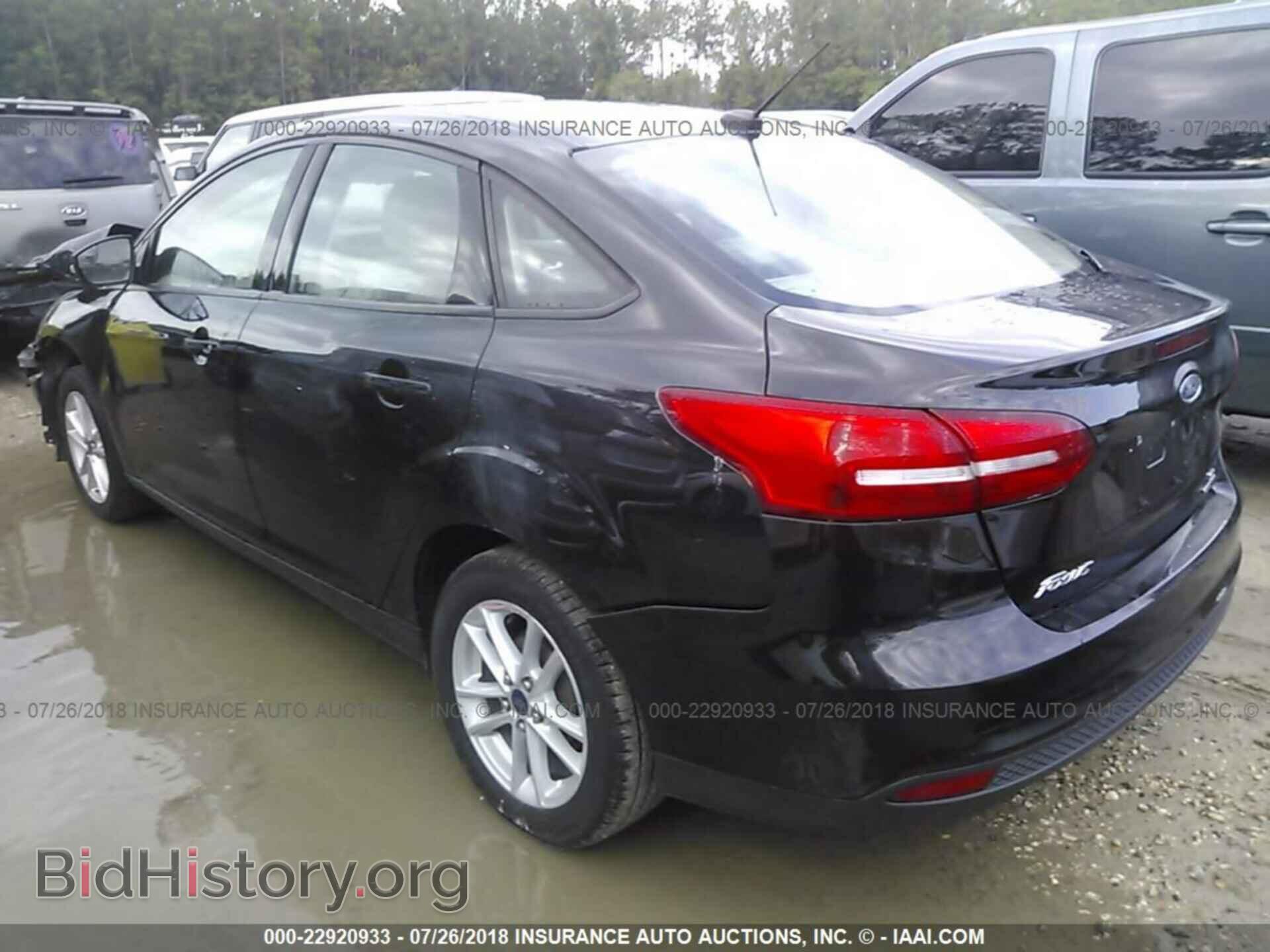 2015 Ford Focus - VIN: 1FADP3F24FL263063 - Photo 3