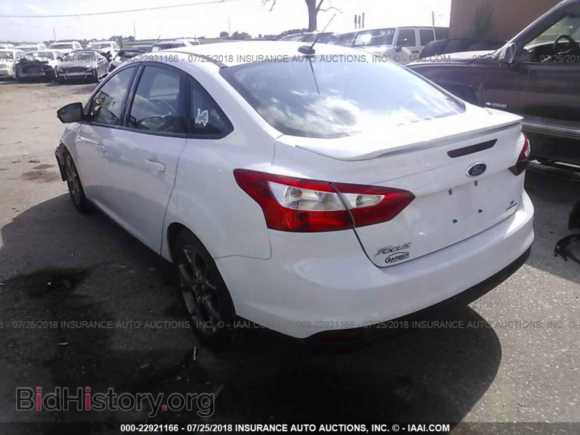2014 Ford Focus - VIN: 1FADP3F23EL331836 - Photo 3