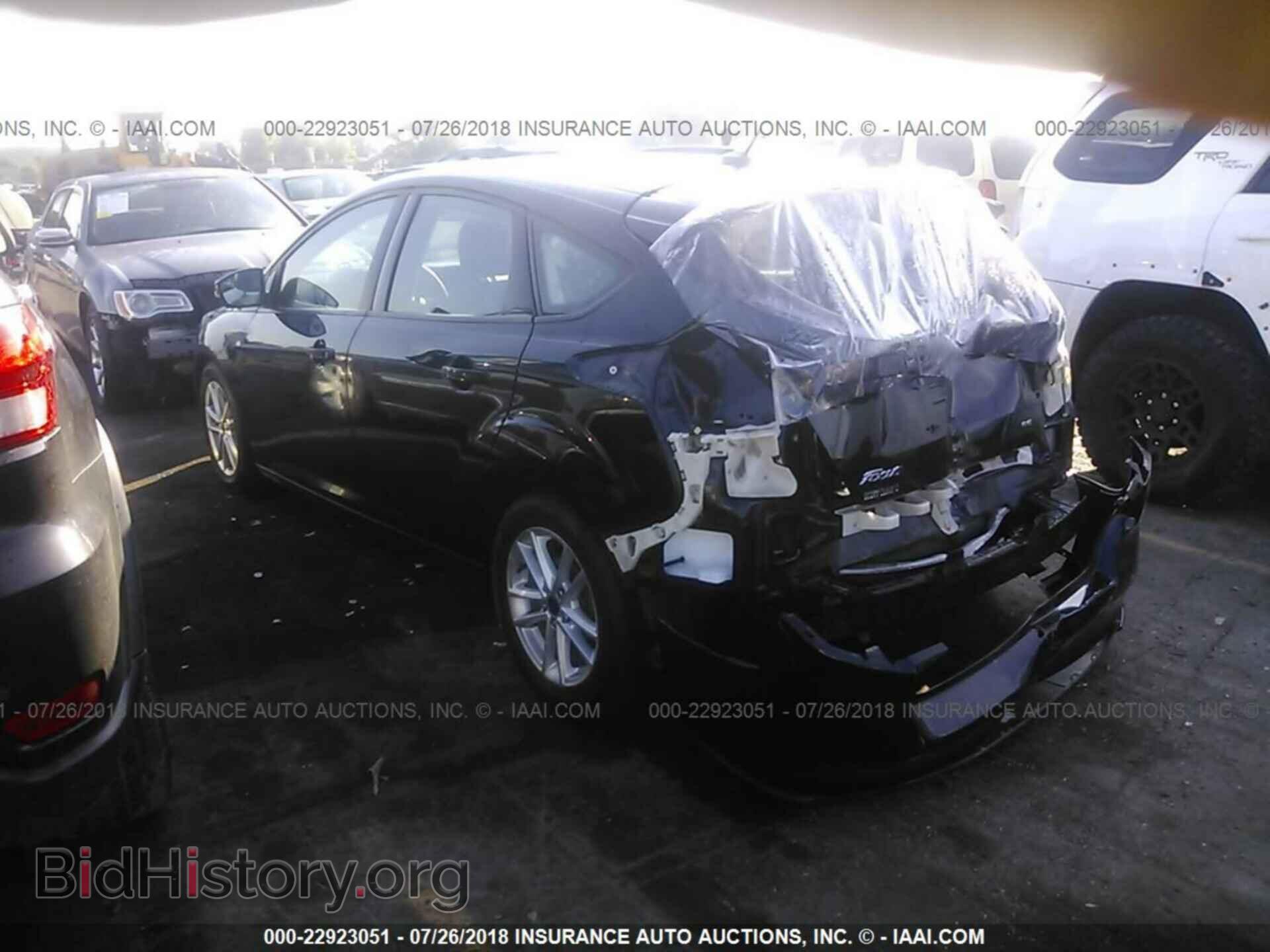 2016 Ford Focus - VIN: 1FADP3K2XGL364308 - Photo 3