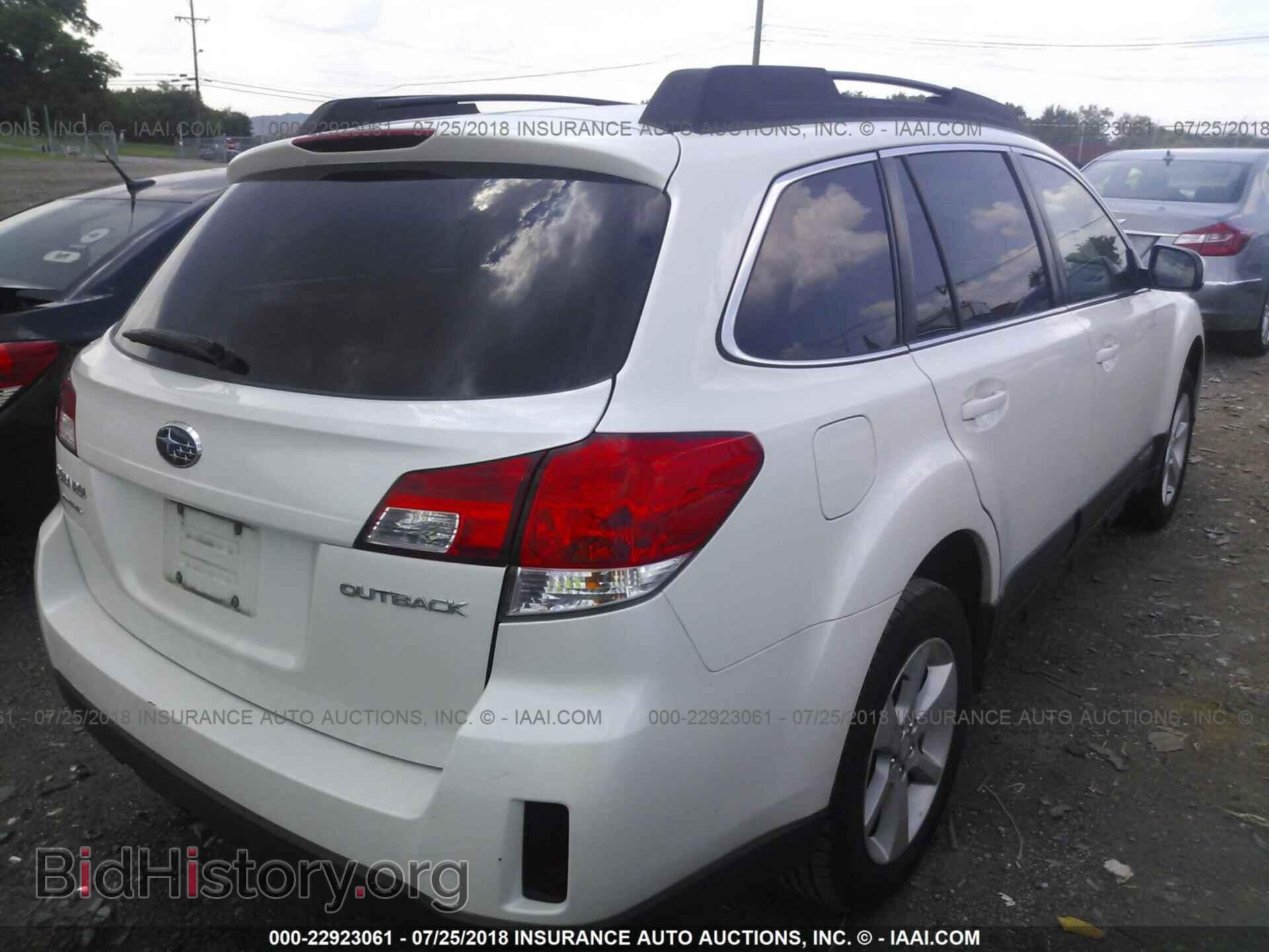 2013 Subaru Outback - VIN: 4S4BRCCCXD3295324 - Photo 4