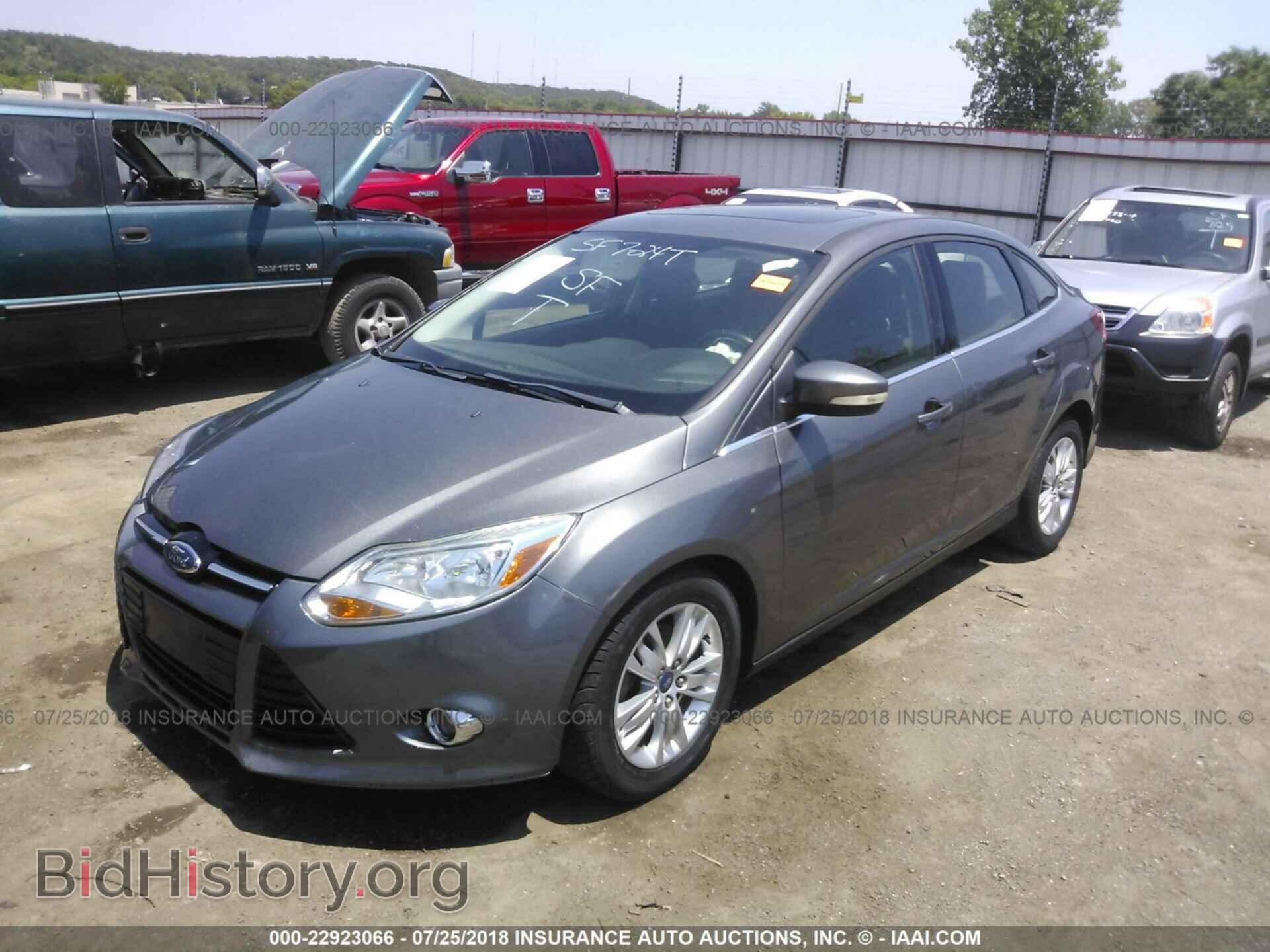 2012 Ford Focus - VIN: 1FAHP3H24CL371872 - Фото 2