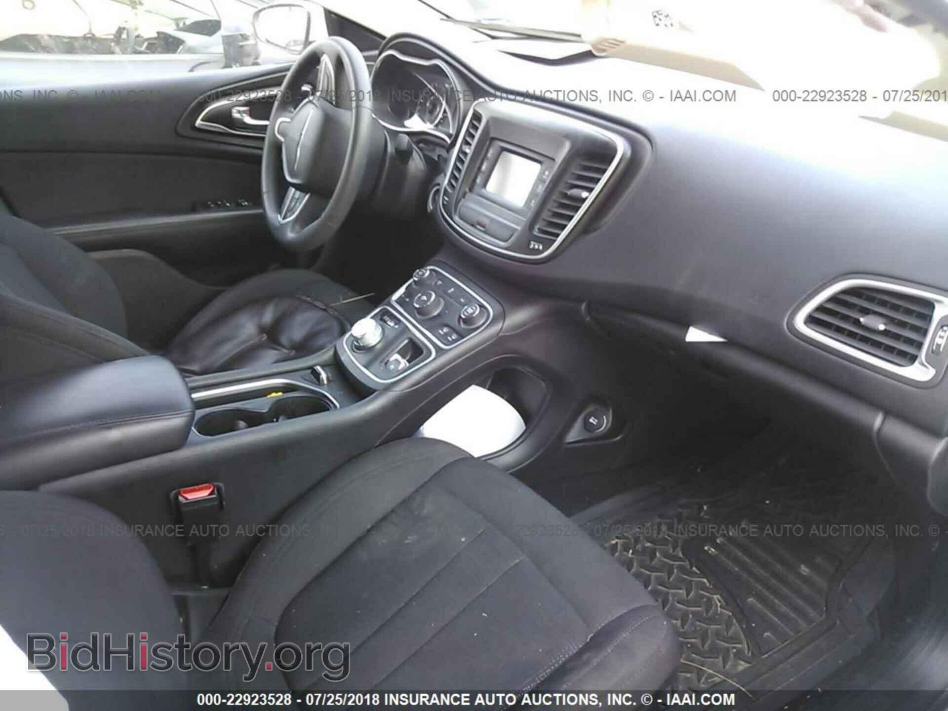 2016 Chrysler 200 - VIN: 1C3CCCAB3GN149204 - Photo 5