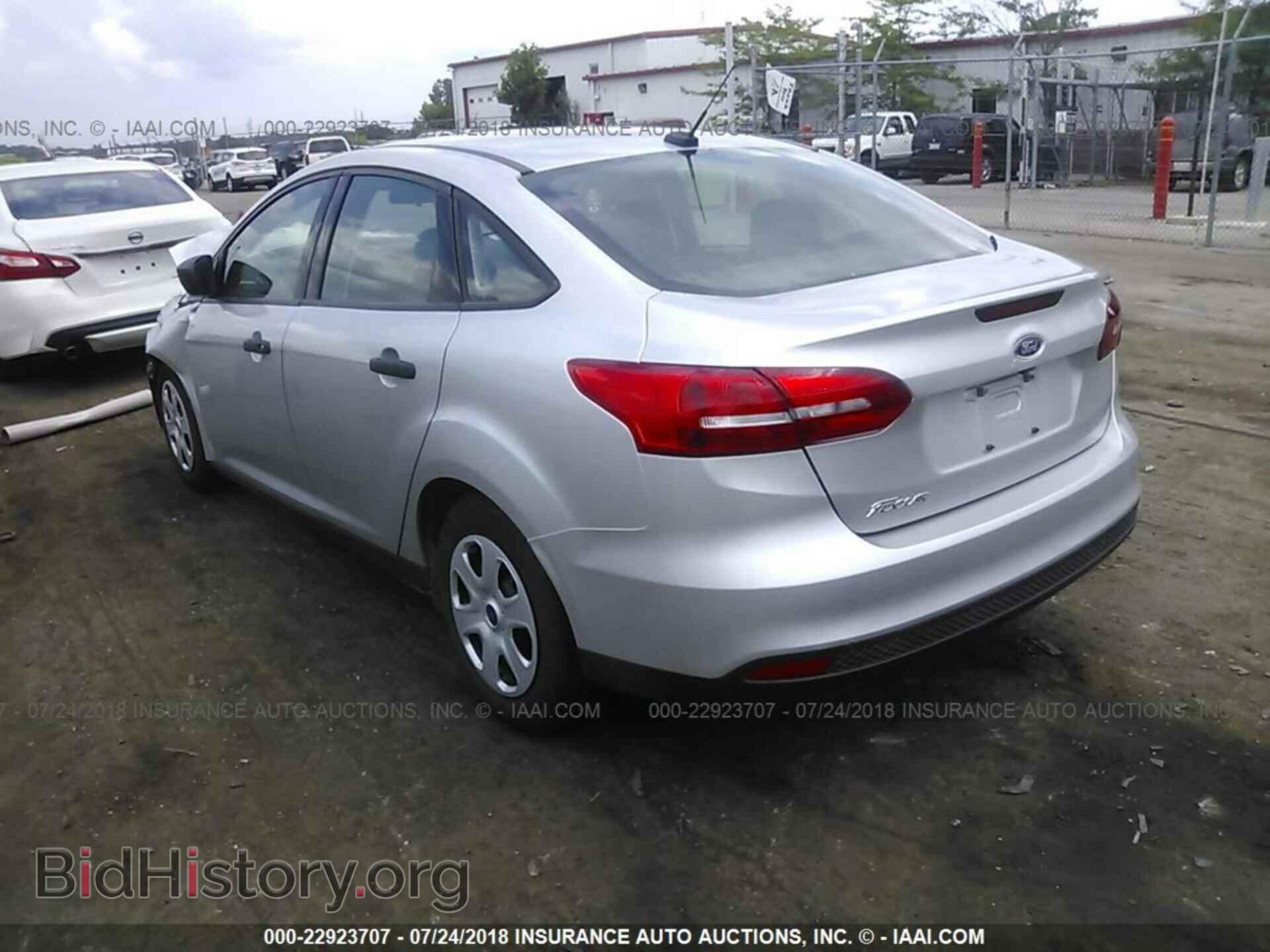 2017 Ford Focus - VIN: 1FADP3E2XHL328230 - Photo 3
