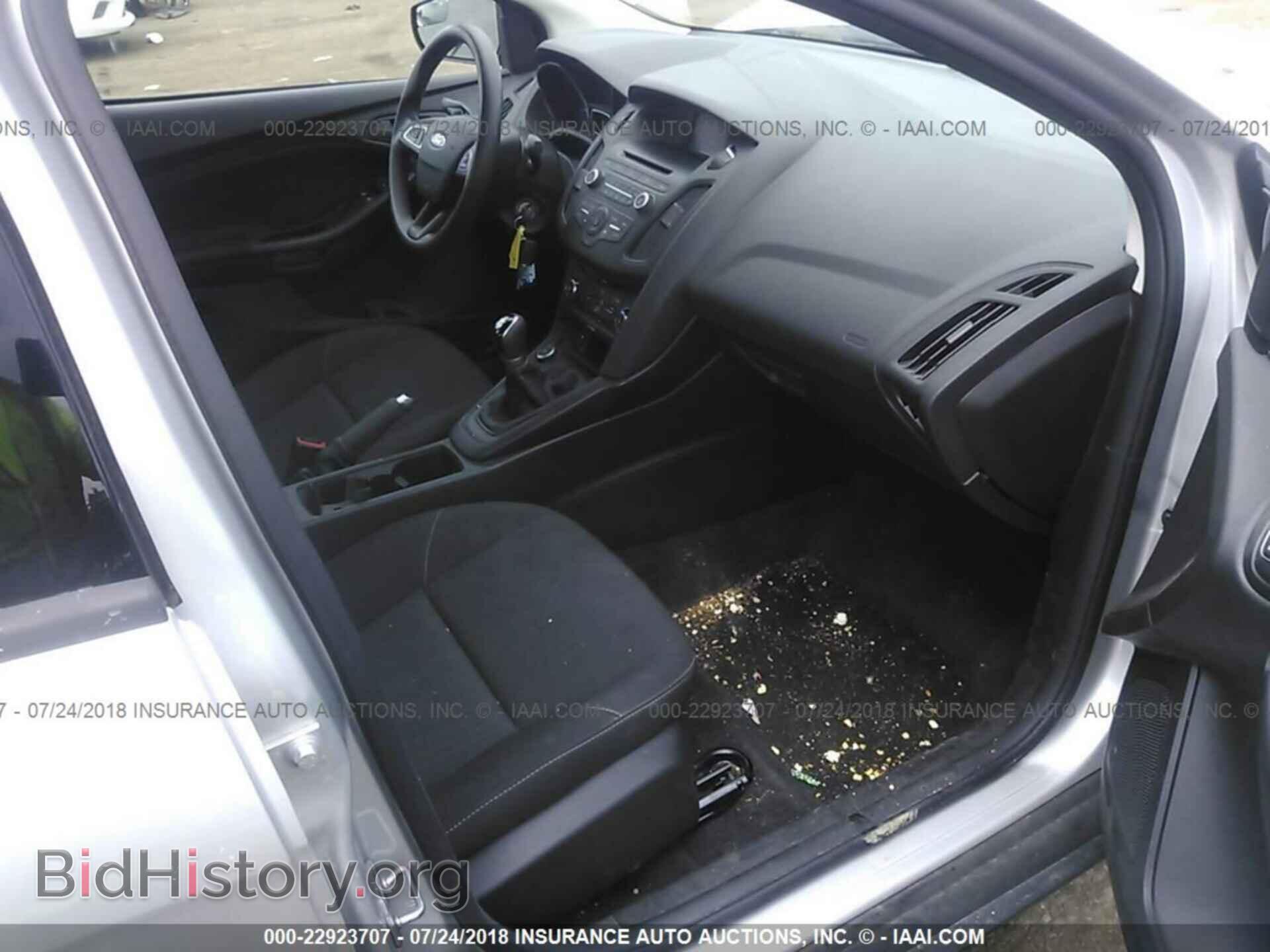 2017 Ford Focus - VIN: 1FADP3E2XHL328230 - Photo 5