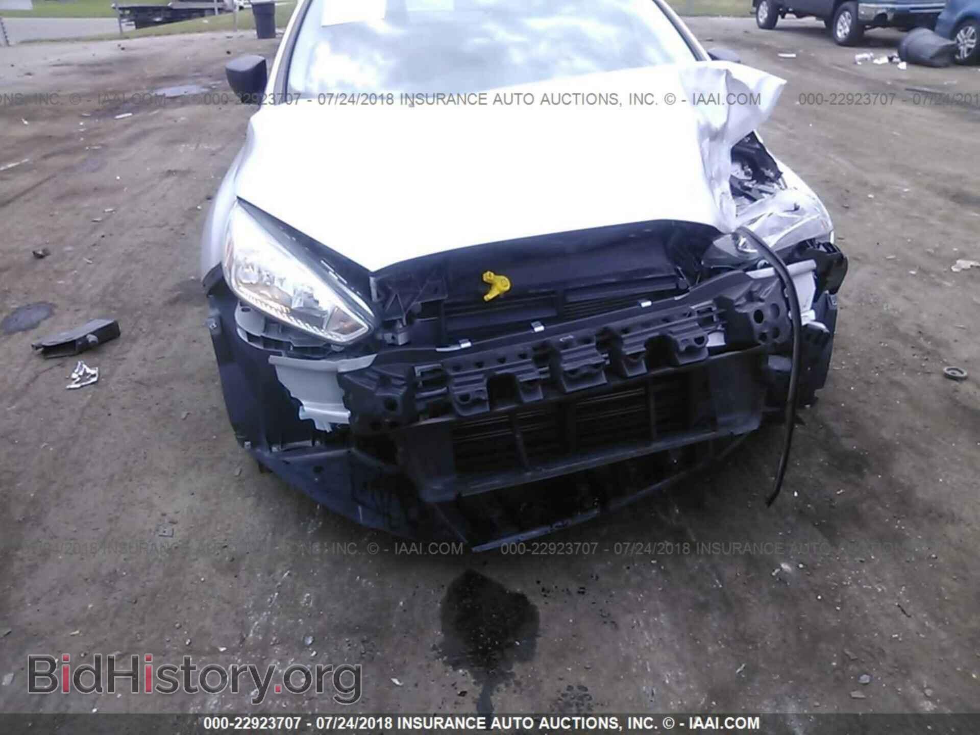 2017 Ford Focus - VIN: 1FADP3E2XHL328230 - Photo 6