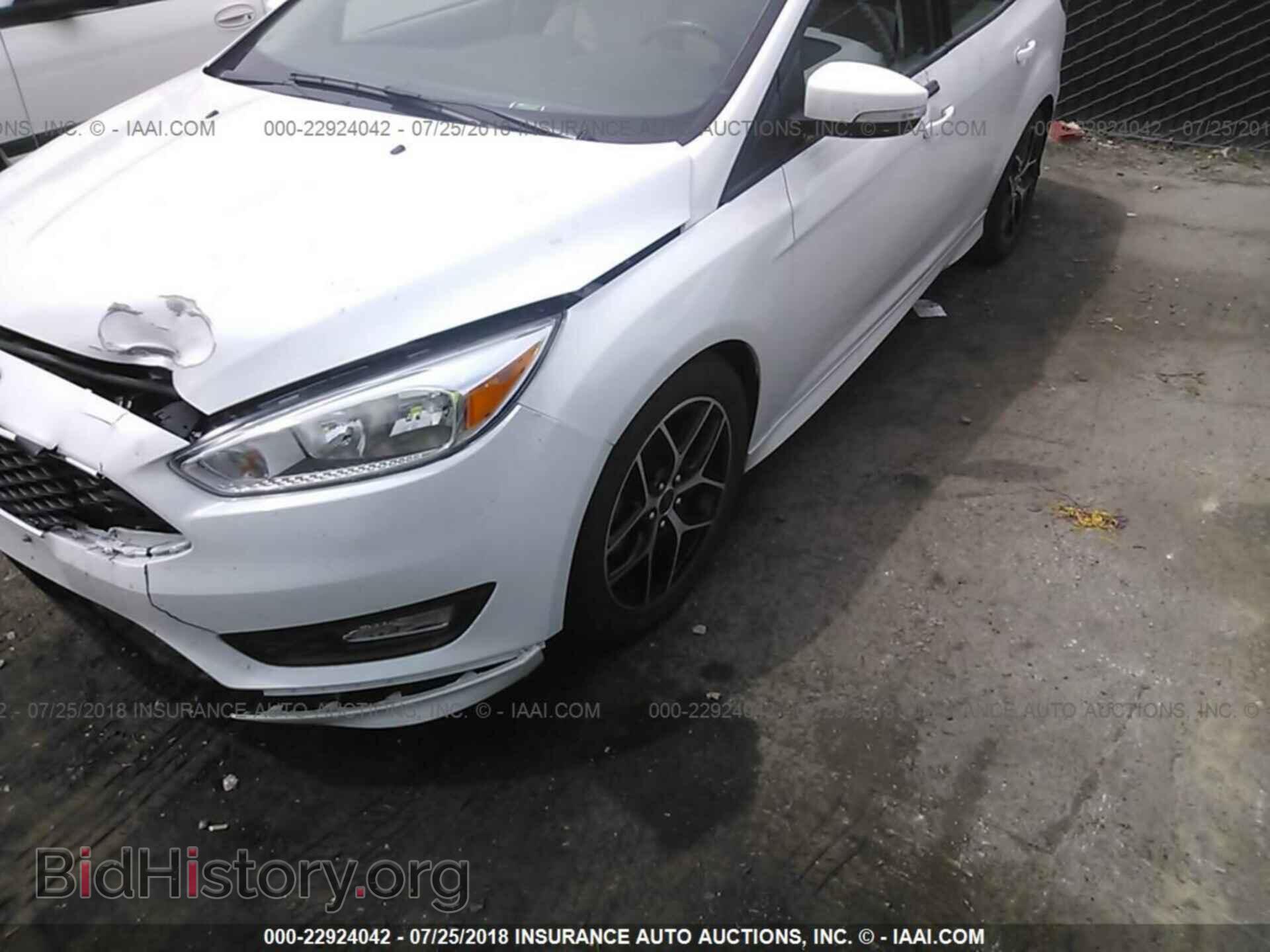 2016 Ford Focus - VIN: 1FADP3F25GL391572 - Photo 2