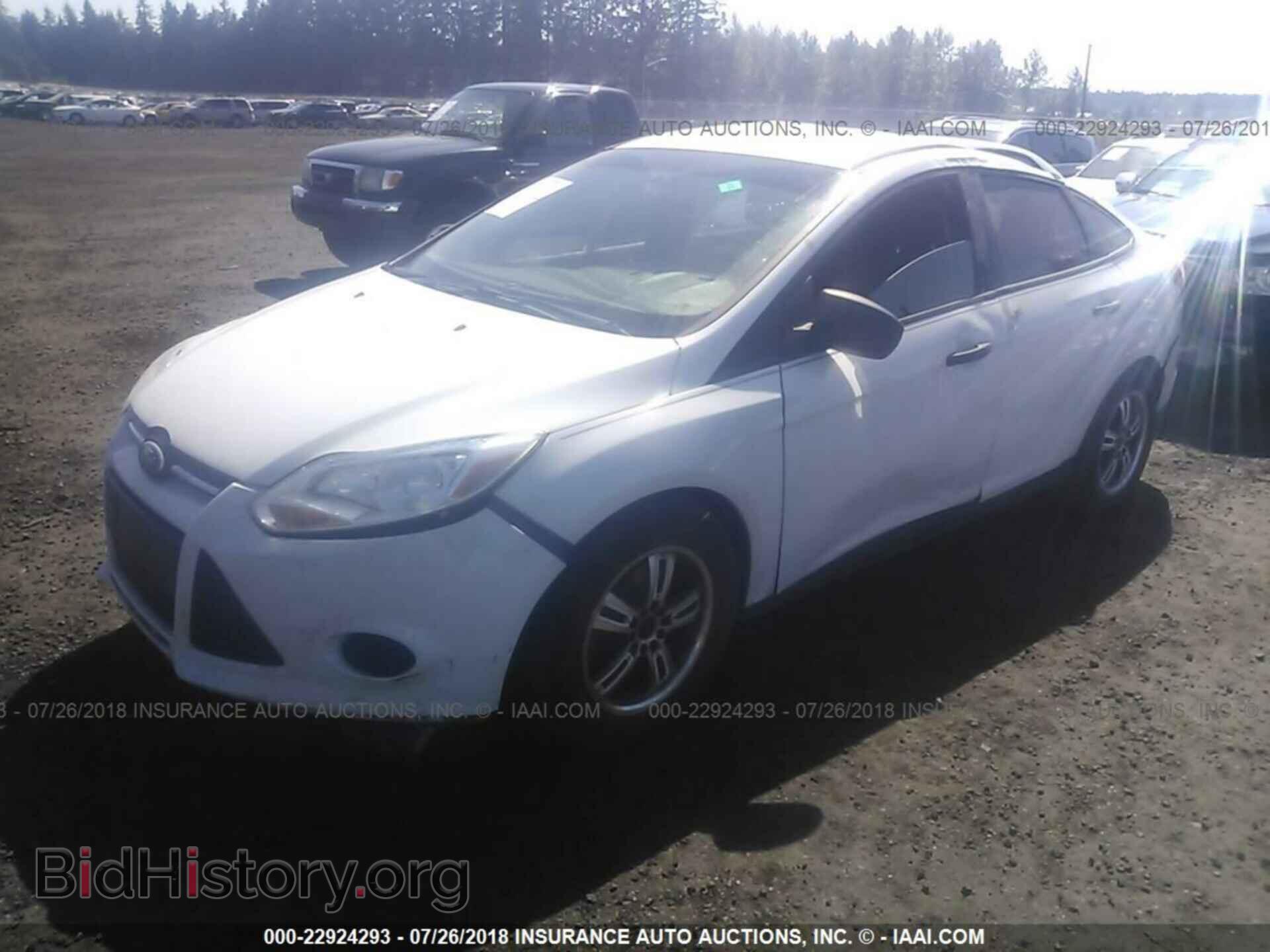 2013 Ford Focus - VIN: 1FADP3E21DL359957 - Photo 2
