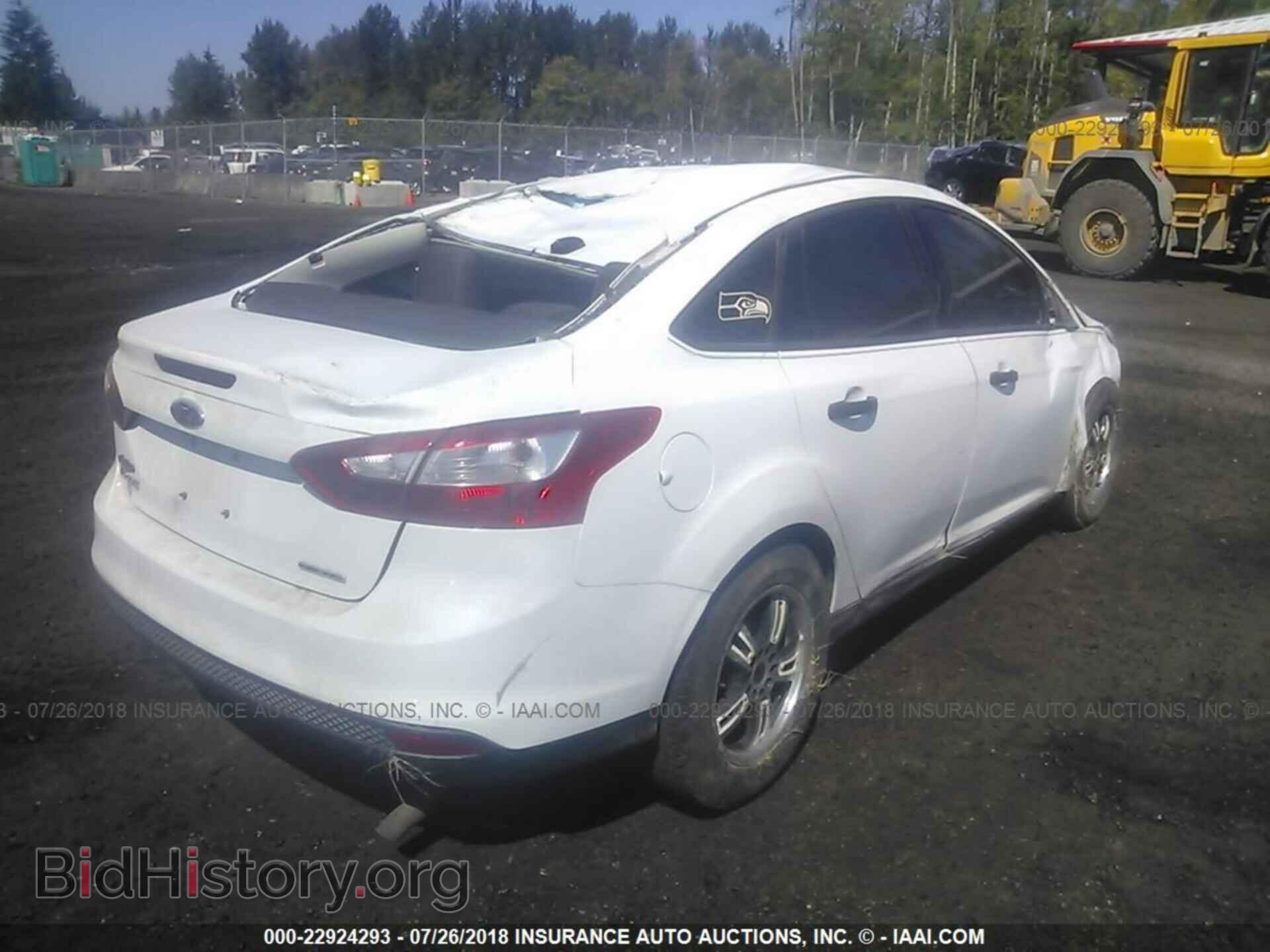2013 Ford Focus - VIN: 1FADP3E21DL359957 - Photo 4