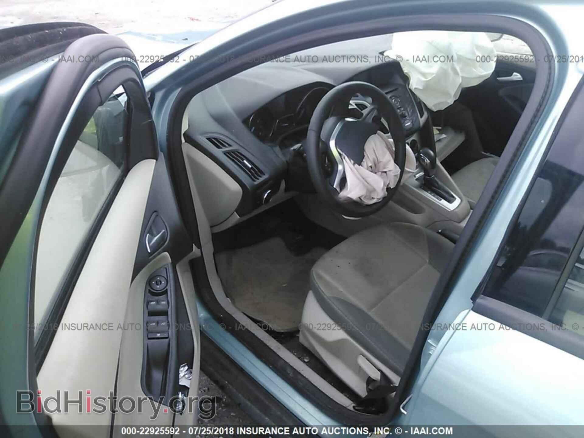2012 Ford Focus - VIN: 1FAHP3F23CL125740 - Photo 5