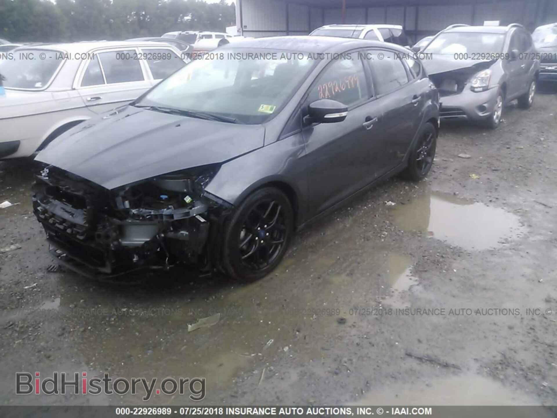 2016 Ford Focus - VIN: 1FADP3K29GL311972 - Photo 2