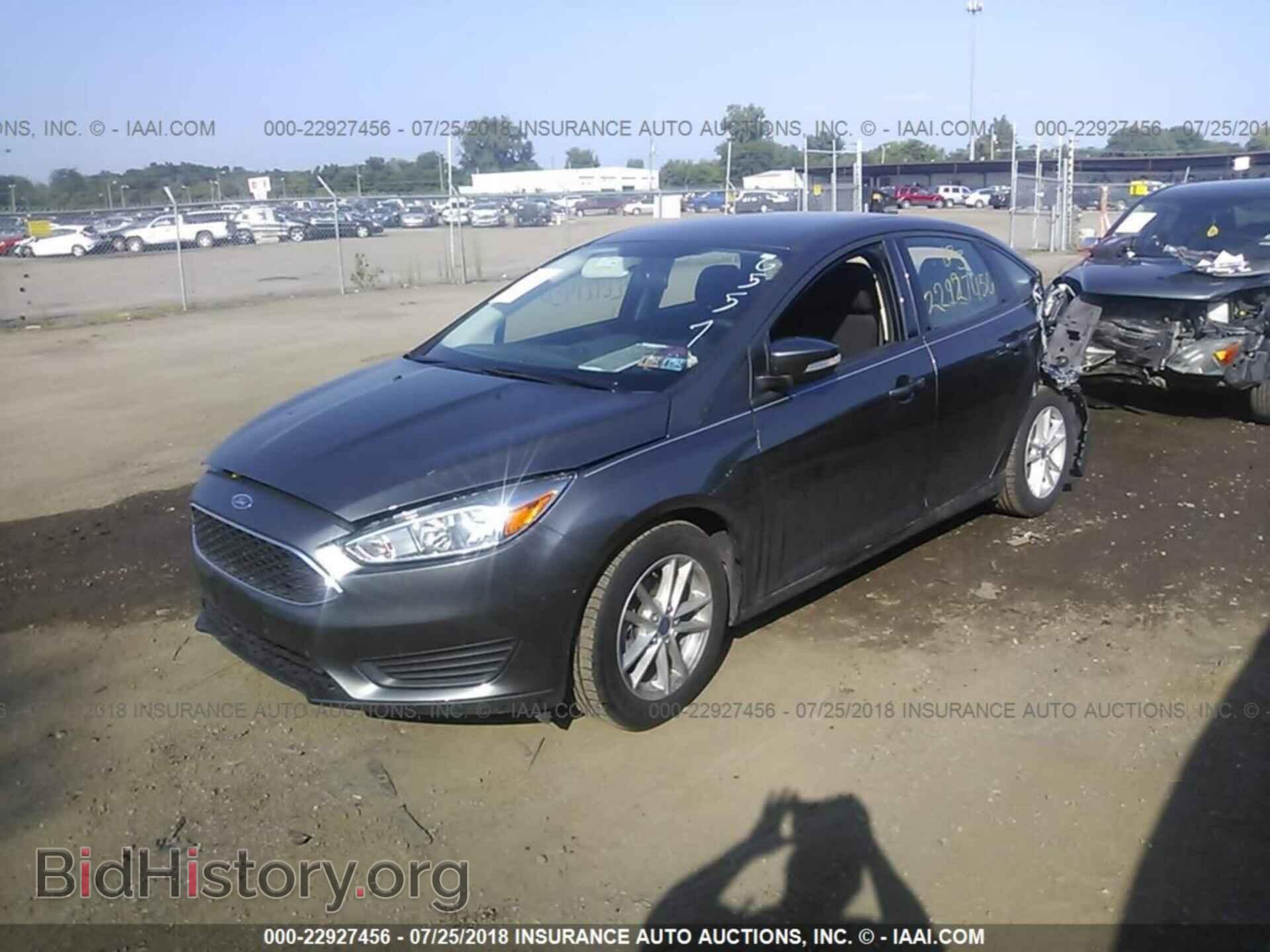 2015 Ford Focus - VIN: 1FADP3F25FL274038 - Photo 2