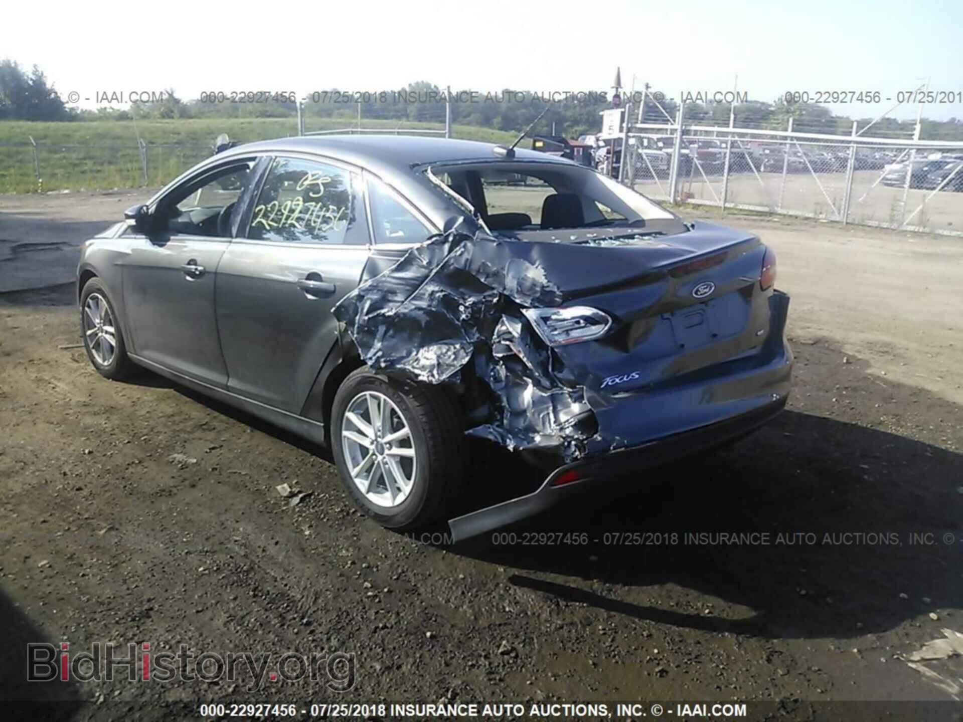 2015 Ford Focus - VIN: 1FADP3F25FL274038 - Photo 3