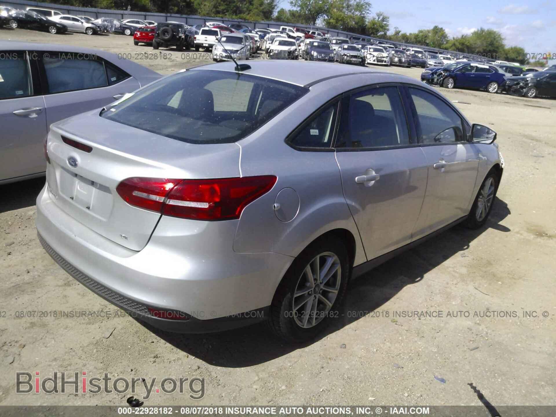 2017 Ford Focus - VIN: 1FADP3F2XHL286298 - Фото 4