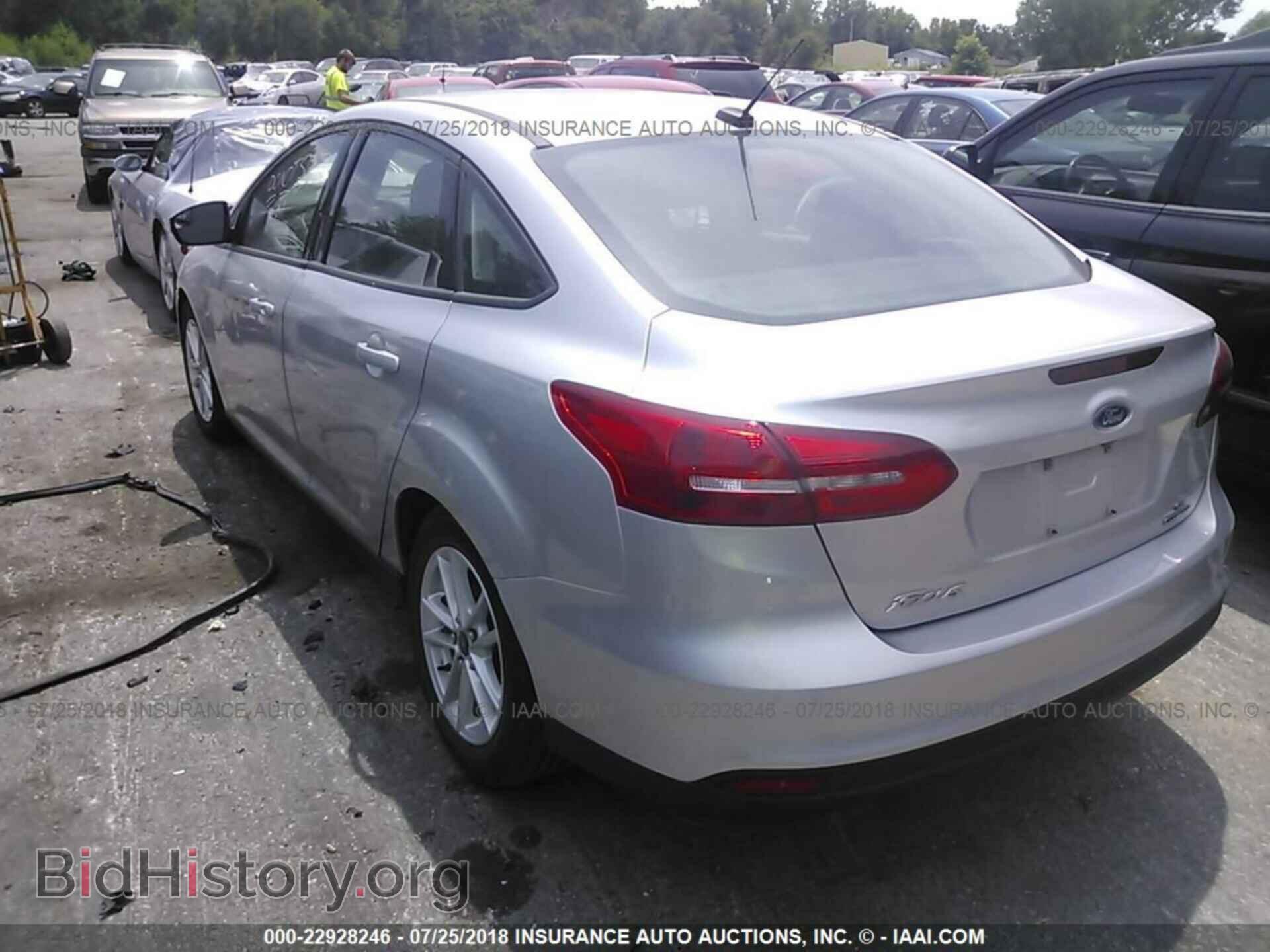 2016 Ford Focus - VIN: 1FADP3F28GL247515 - Photo 3