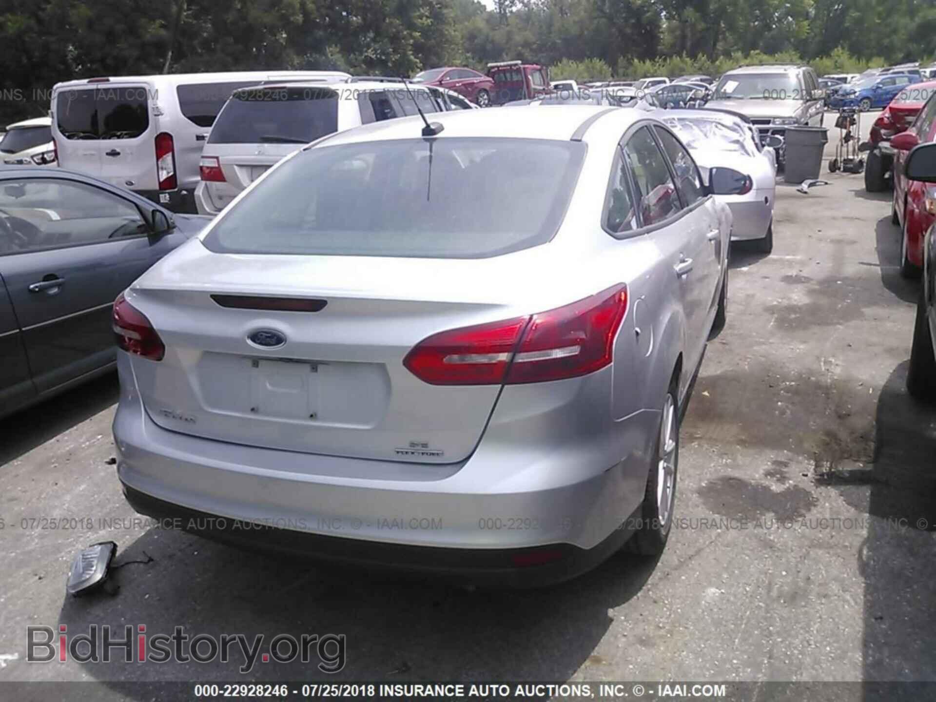 2016 Ford Focus - VIN: 1FADP3F28GL247515 - Photo 4